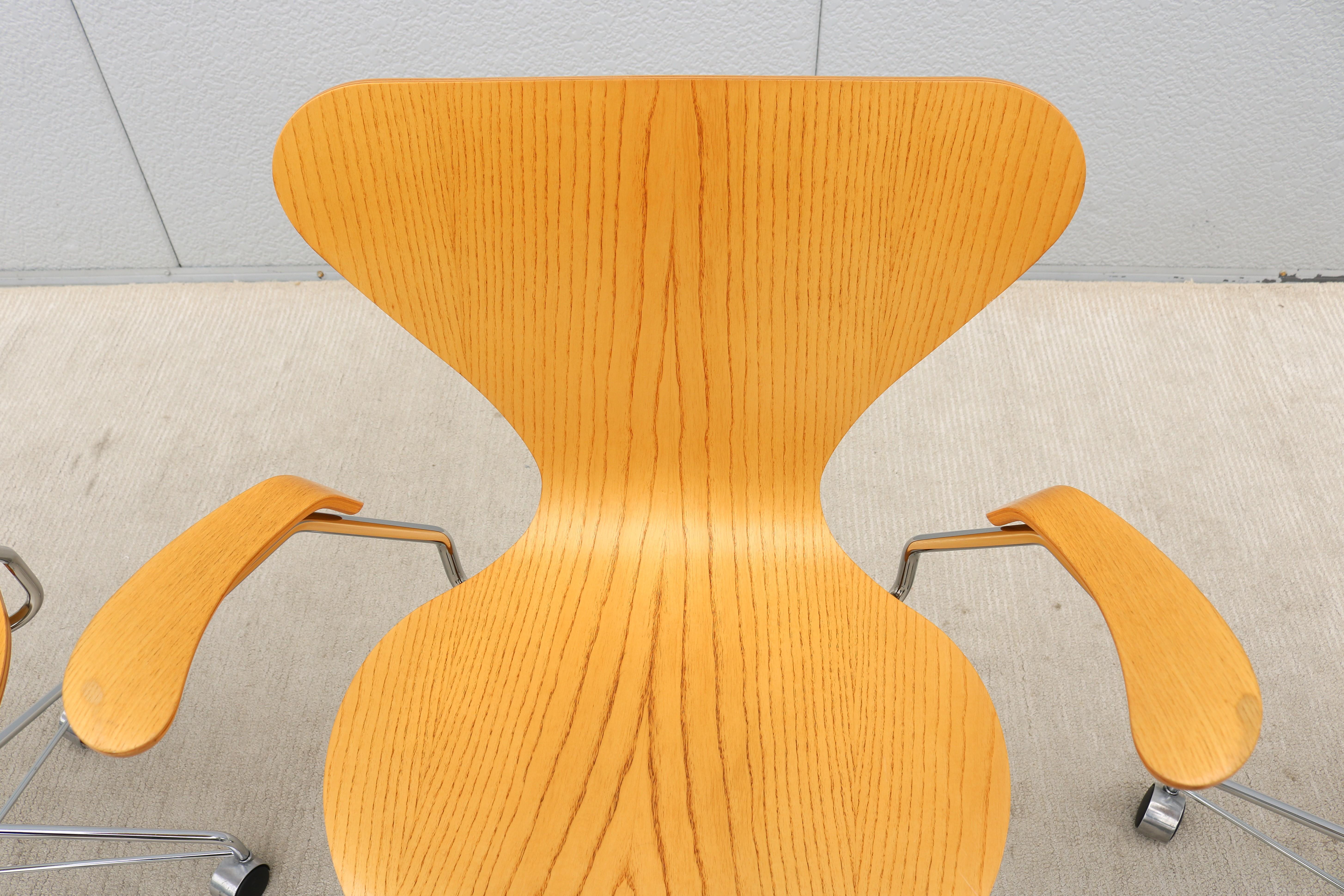 Mid-Century Danish Arne Jacobsen for Fritz Hansen Ash Series 7 Swivel Desk Chair For Sale 9
