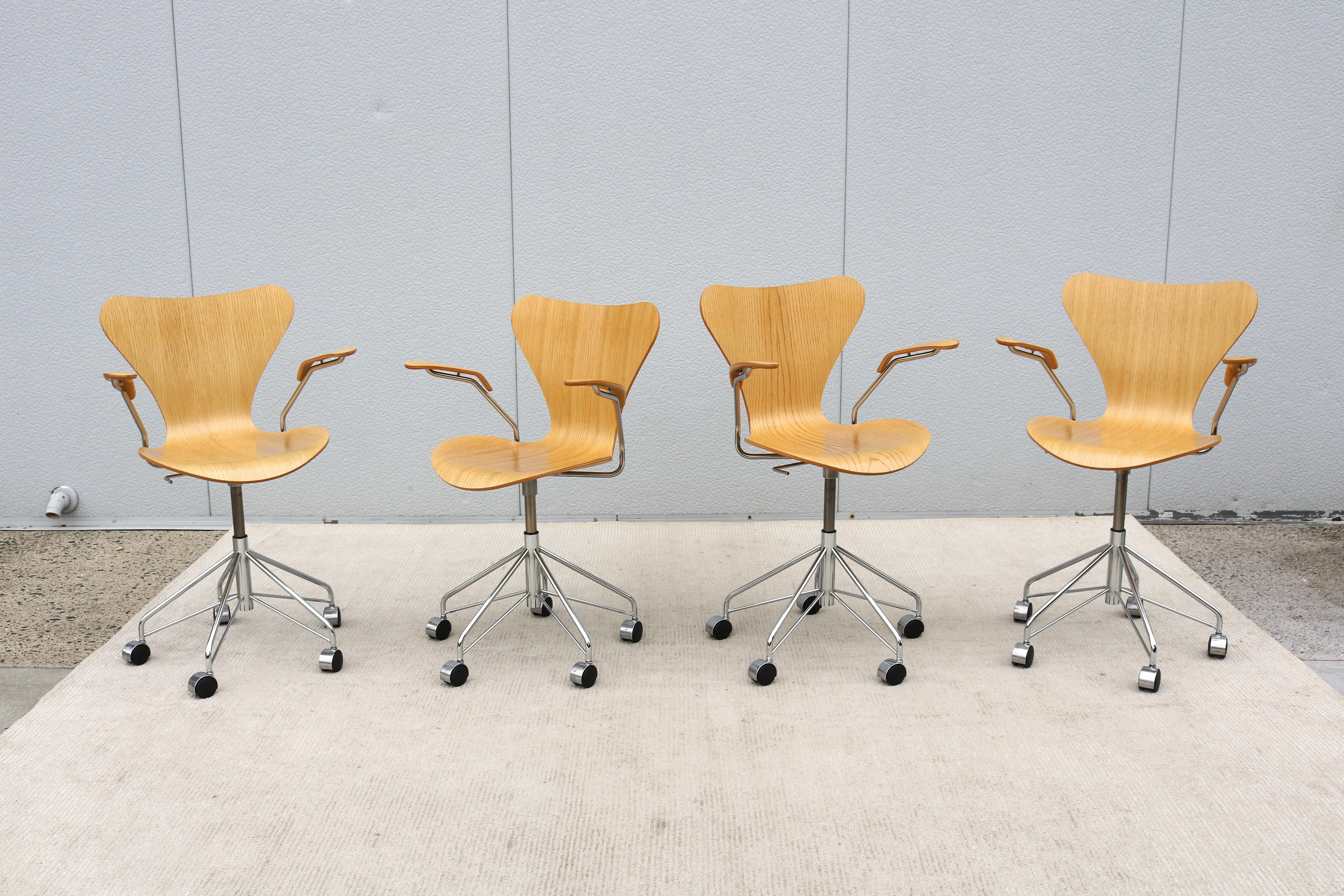 Aluminum Mid-Century Danish Arne Jacobsen for Fritz Hansen Ash Series 7 Swivel Desk Chair For Sale