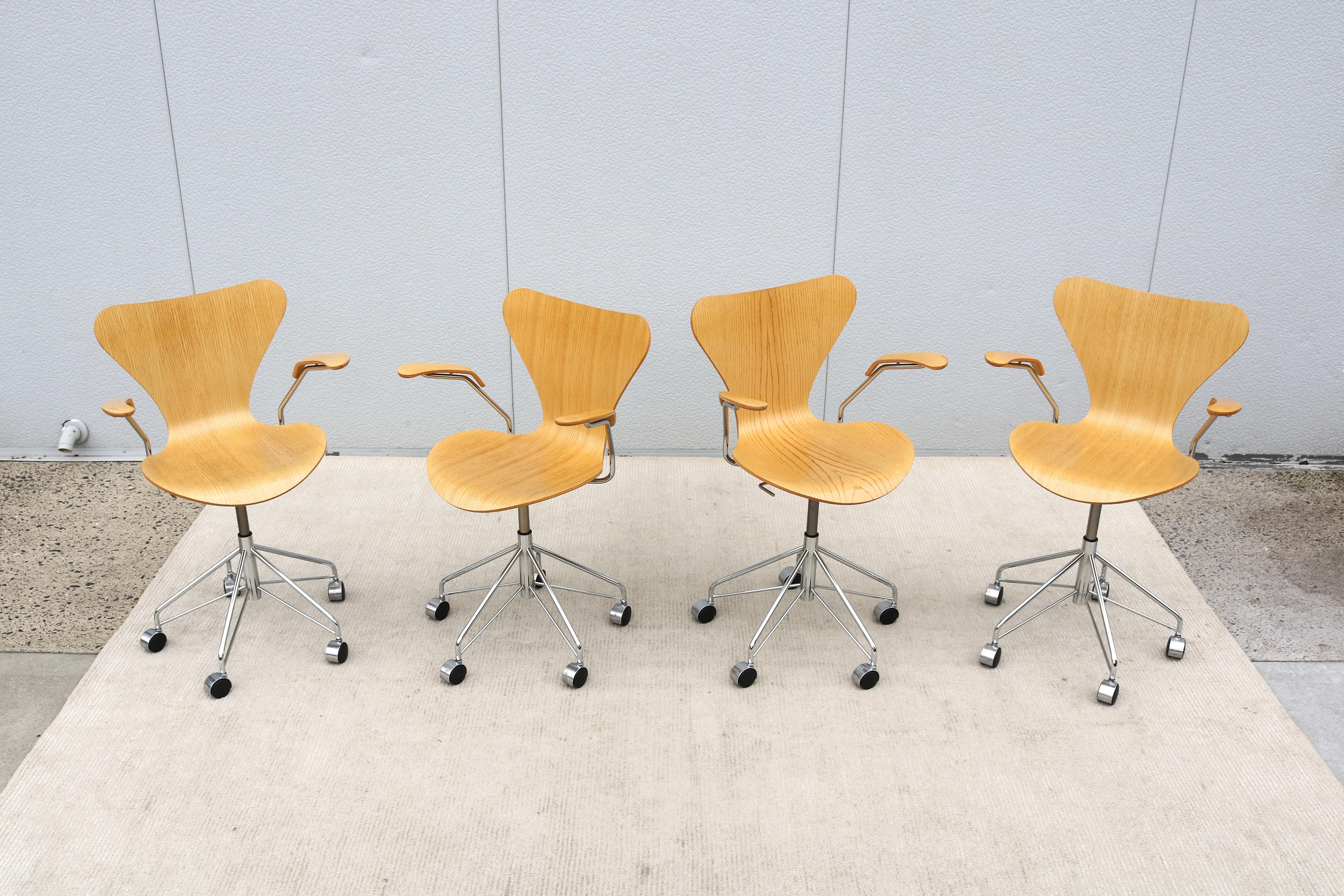 Mid-Century Danish Arne Jacobsen for Fritz Hansen Ash Series 7 Swivel Desk Chair For Sale 1