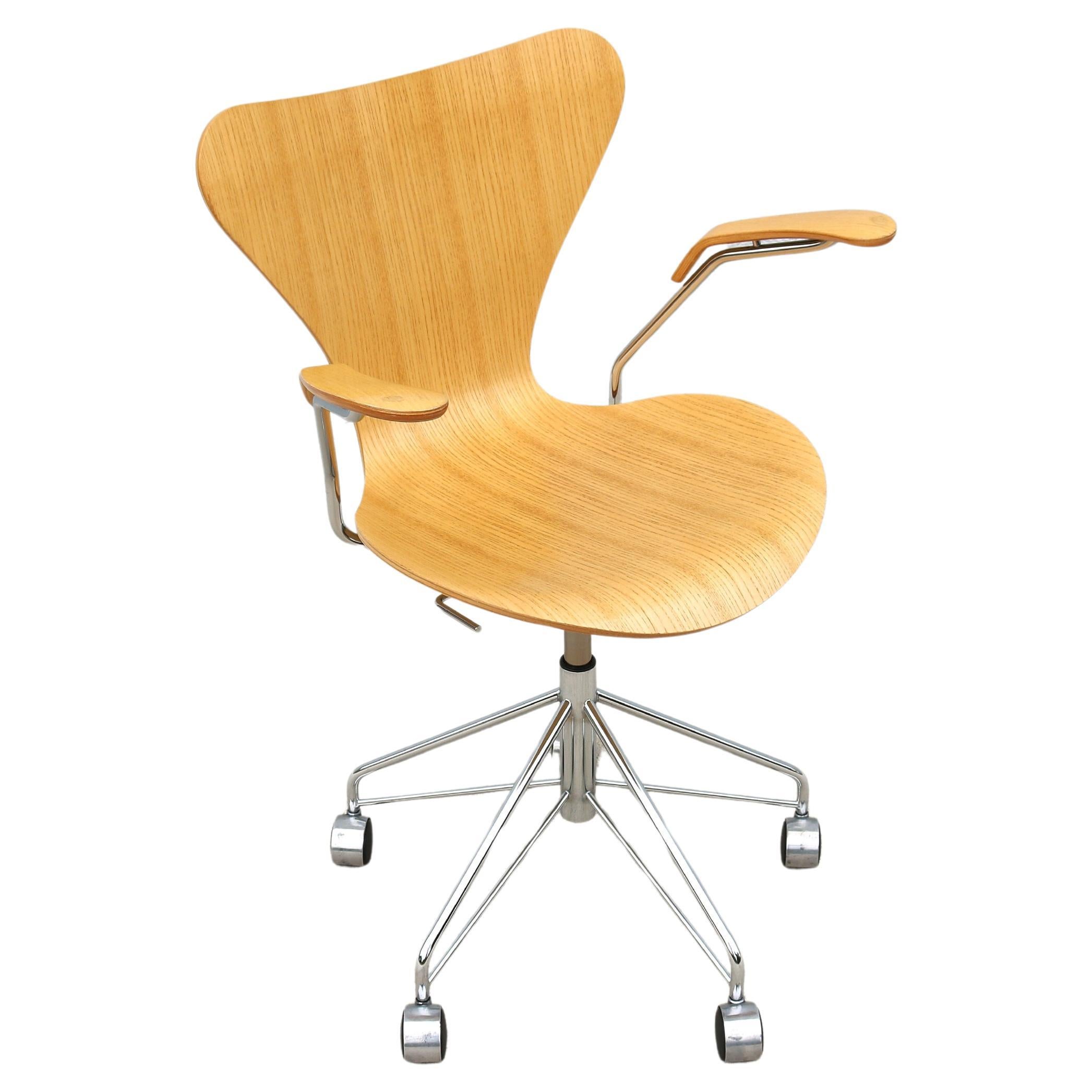 Mid-Century Danish Arne Jacobsen for Fritz Hansen Ash Series 7 Swivel Desk Chair