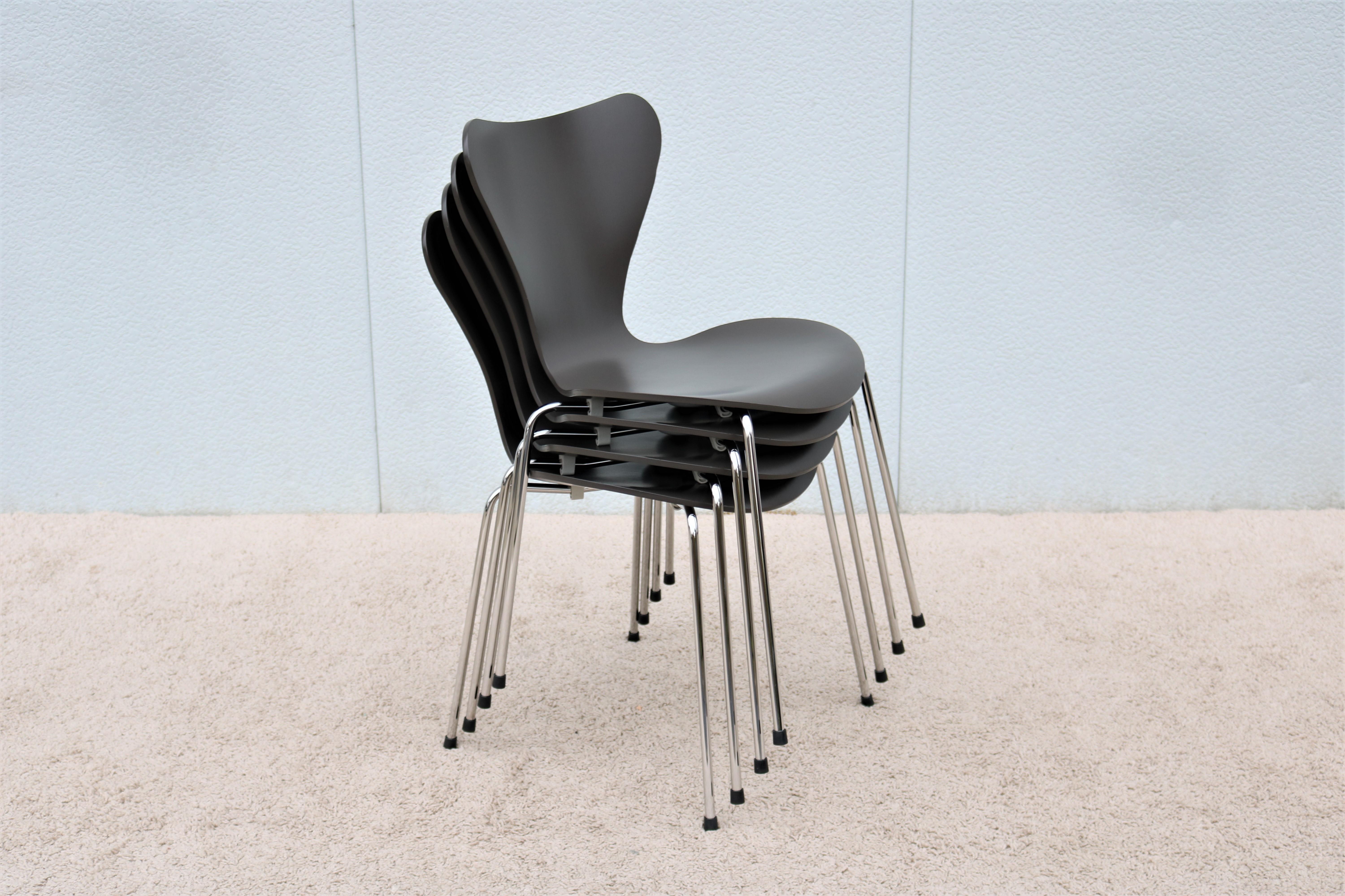 Série de 7 chaises grises danoises du milieu du siècle d'Arne Jacobsen pour Fritz Hansen, lot de 4 en vente 2