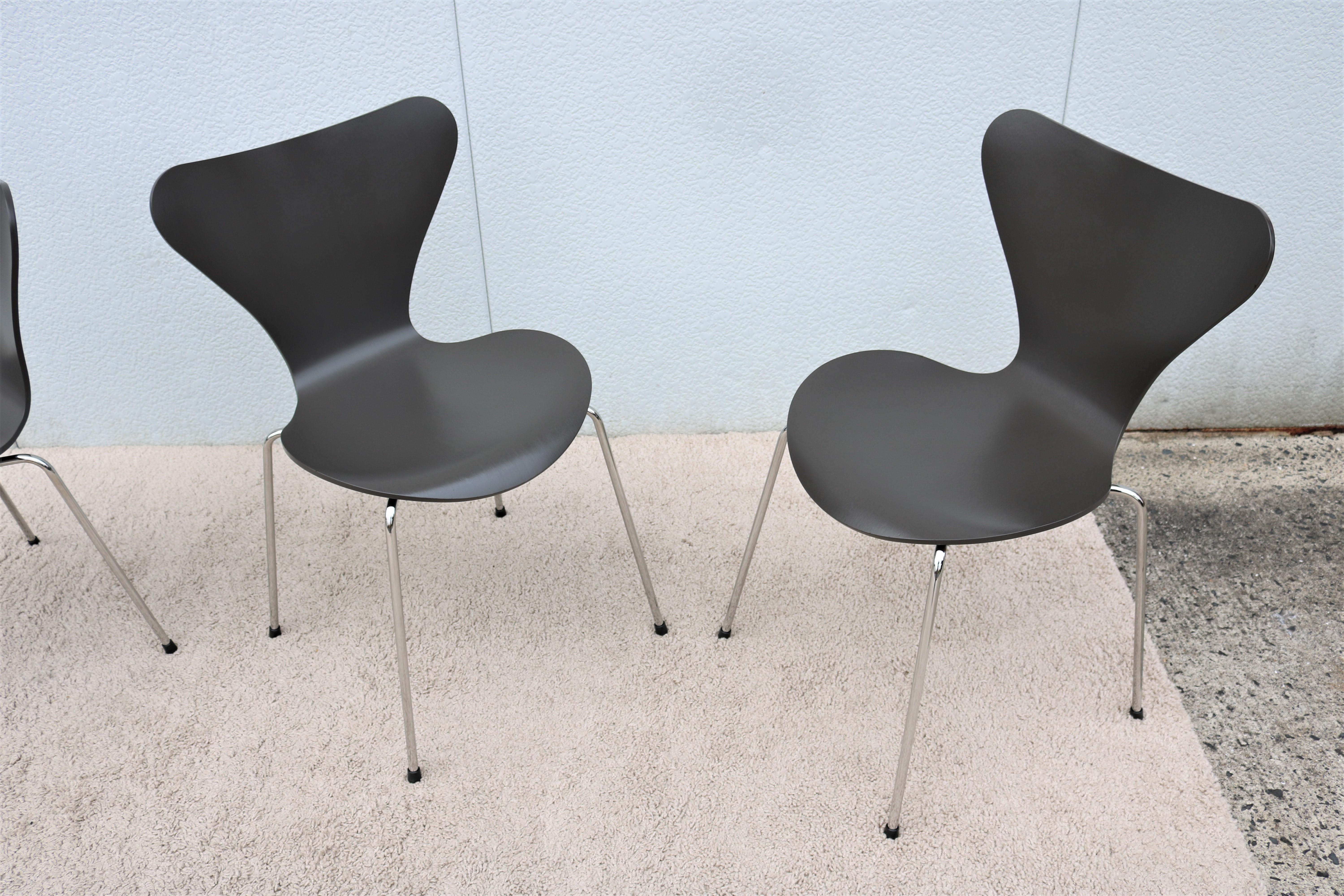Mid-Century Danish Arne Jacobsen for Fritz Hansen Gray Series 7 Chairs, Set of 4 For Sale 1