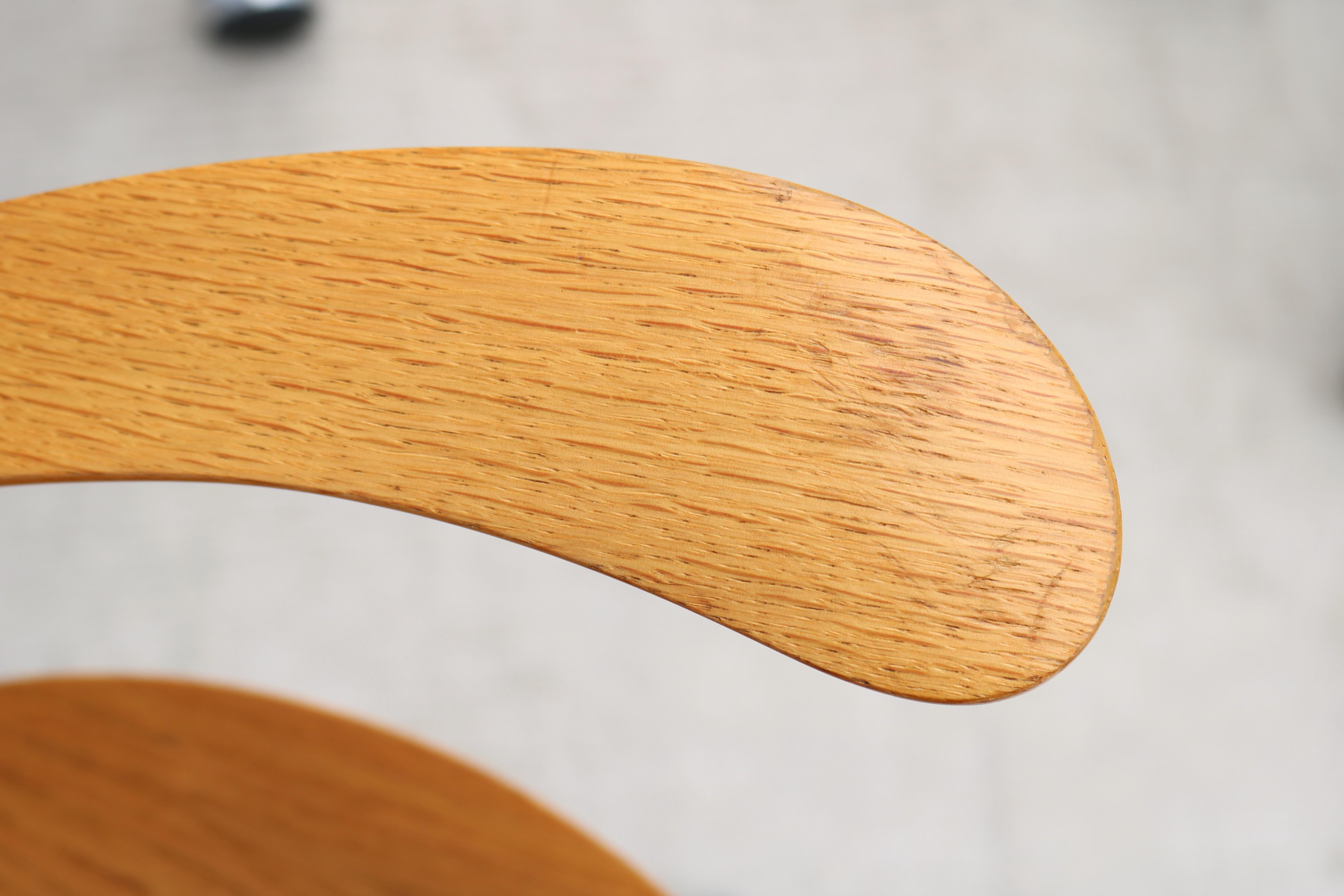Mid-Century Danish Arne Jacobsen for Fritz Hansen Oak Series 7 Swivel Desk Chair For Sale 12