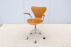 Mid-Century Danish Arne Jacobsen for Fritz Hansen Oak Series 7 Swivel Desk Chair