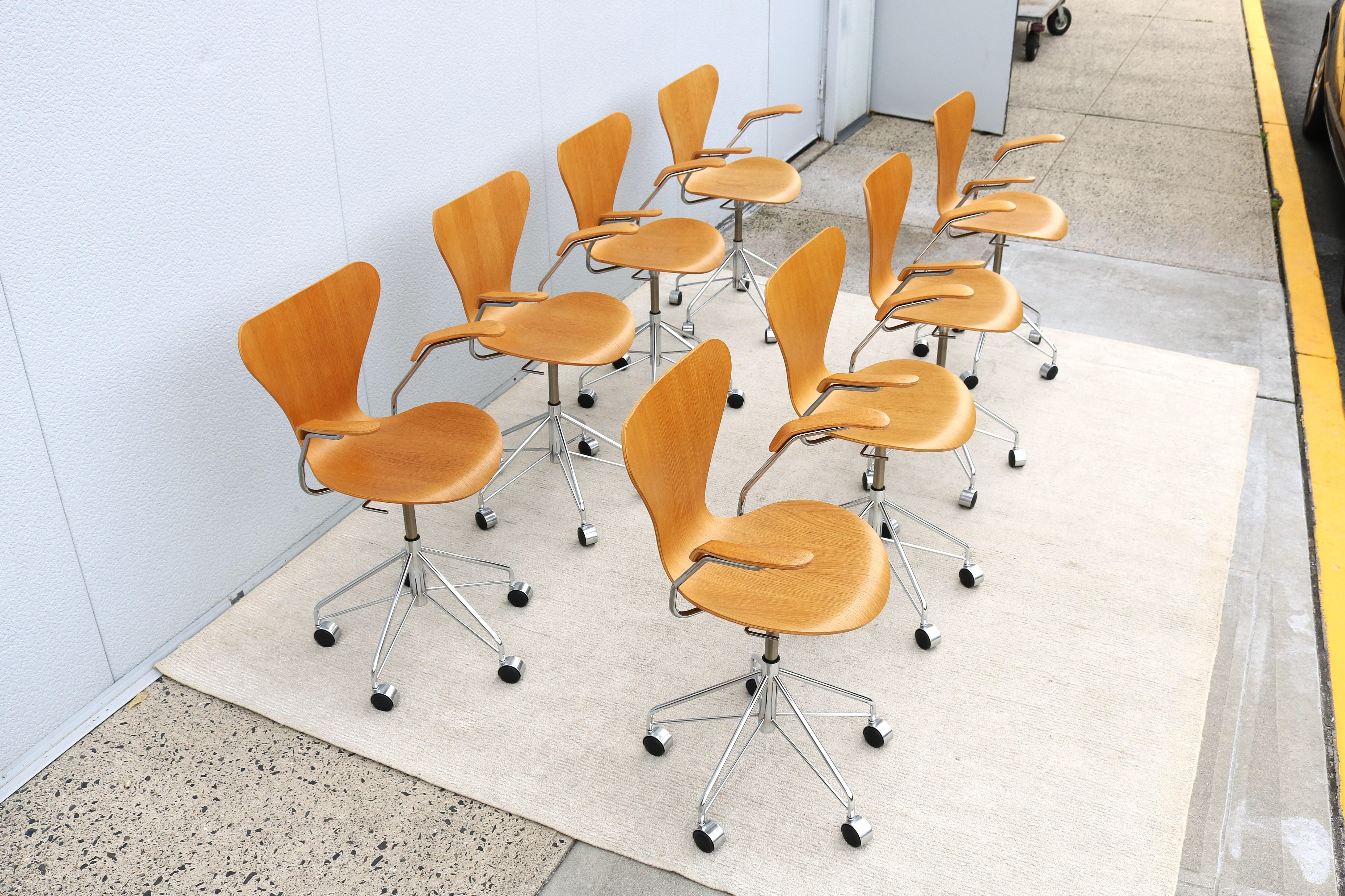 Aluminum Mid-Century Danish Arne Jacobsen for Fritz Hansen Oak Series 7 Swivel Desk Chair For Sale