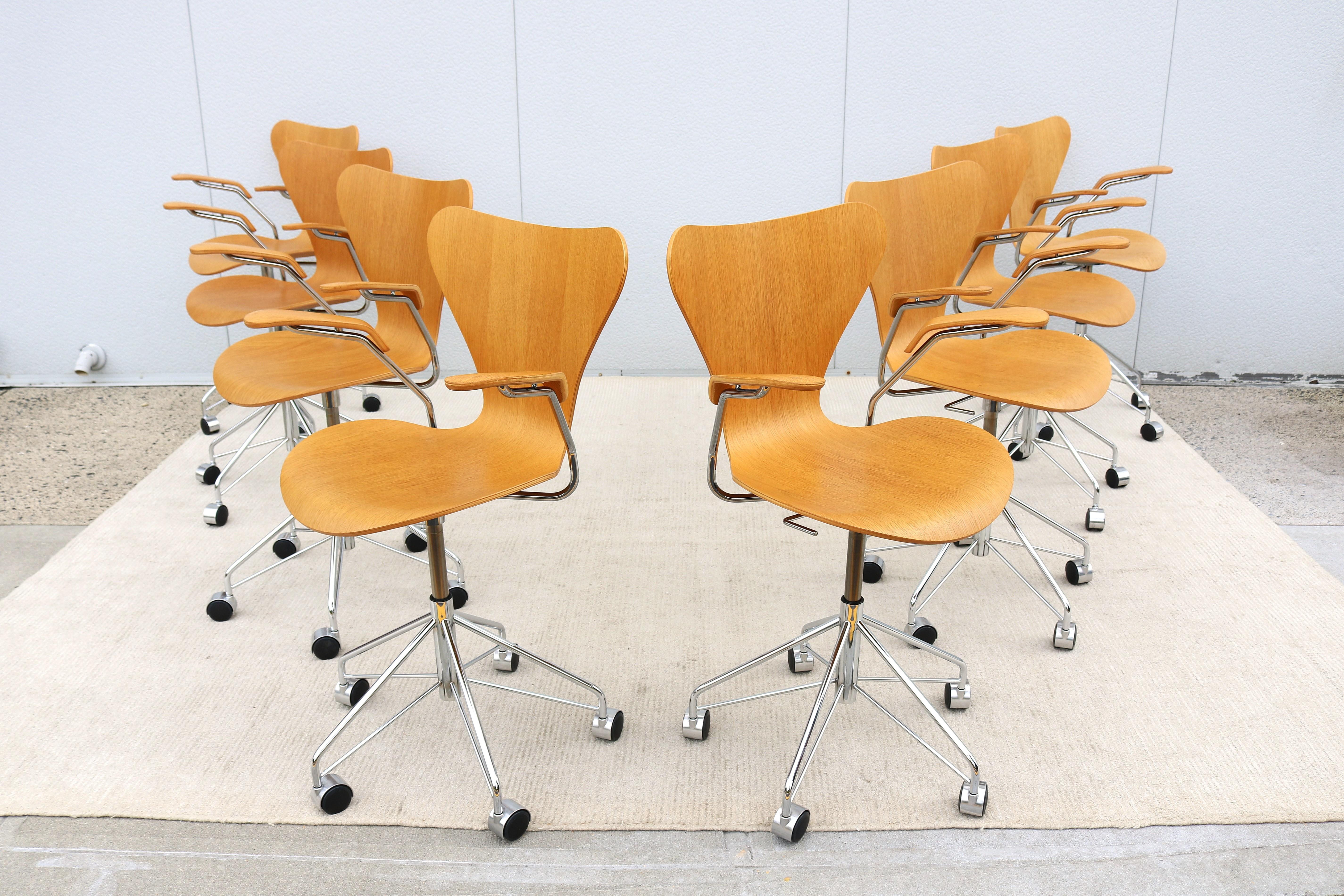 Mid-Century Danish Arne Jacobsen for Fritz Hansen Oak Series 7 Swivel Desk Chair For Sale 1