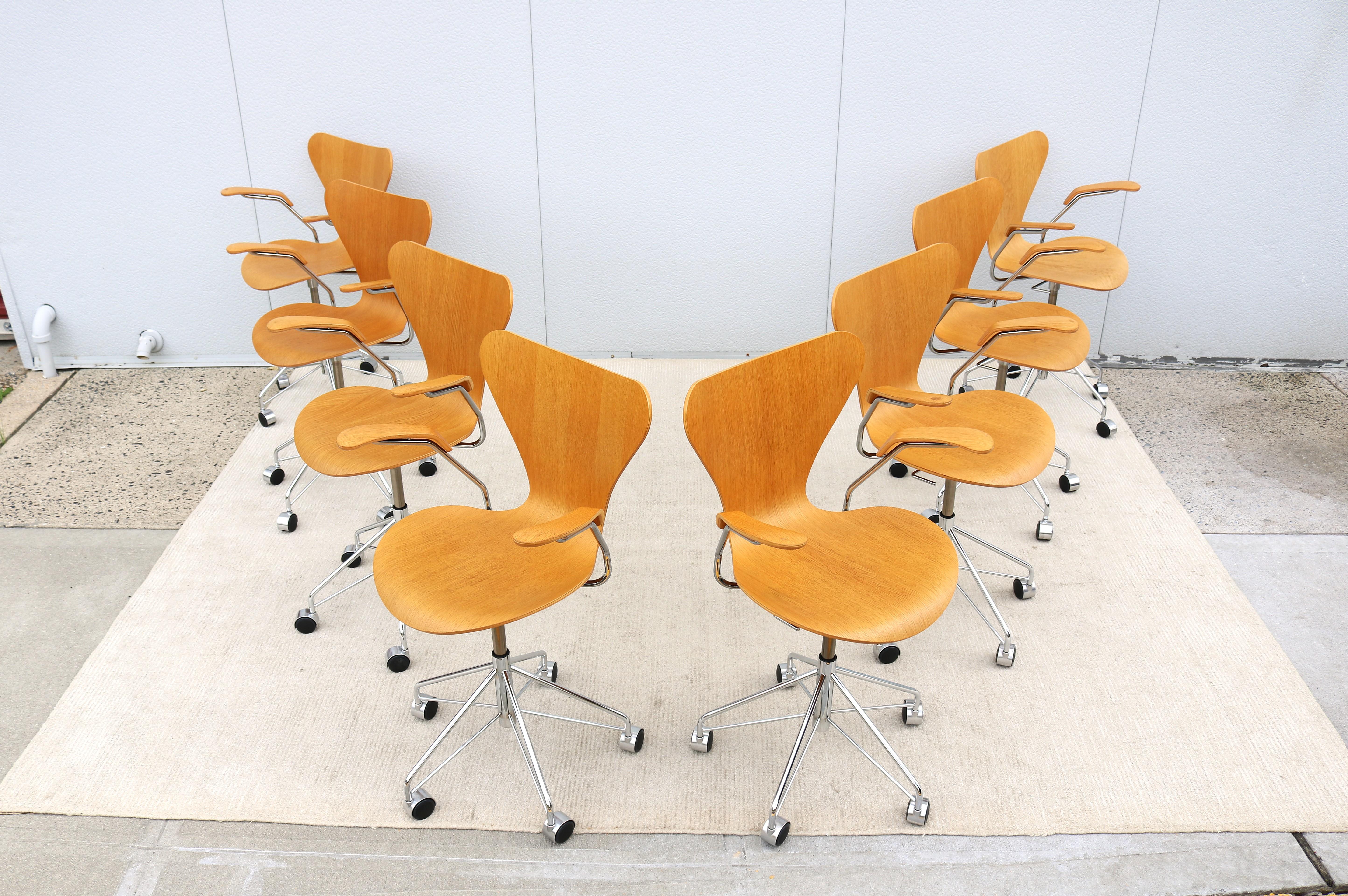 Mid-Century Danish Arne Jacobsen for Fritz Hansen Oak Series 7 Swivel Desk Chair For Sale 2