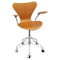 Mid-Century Danish Arne Jacobsen for Fritz Hansen Oak Series 7 Swivel Desk Chair