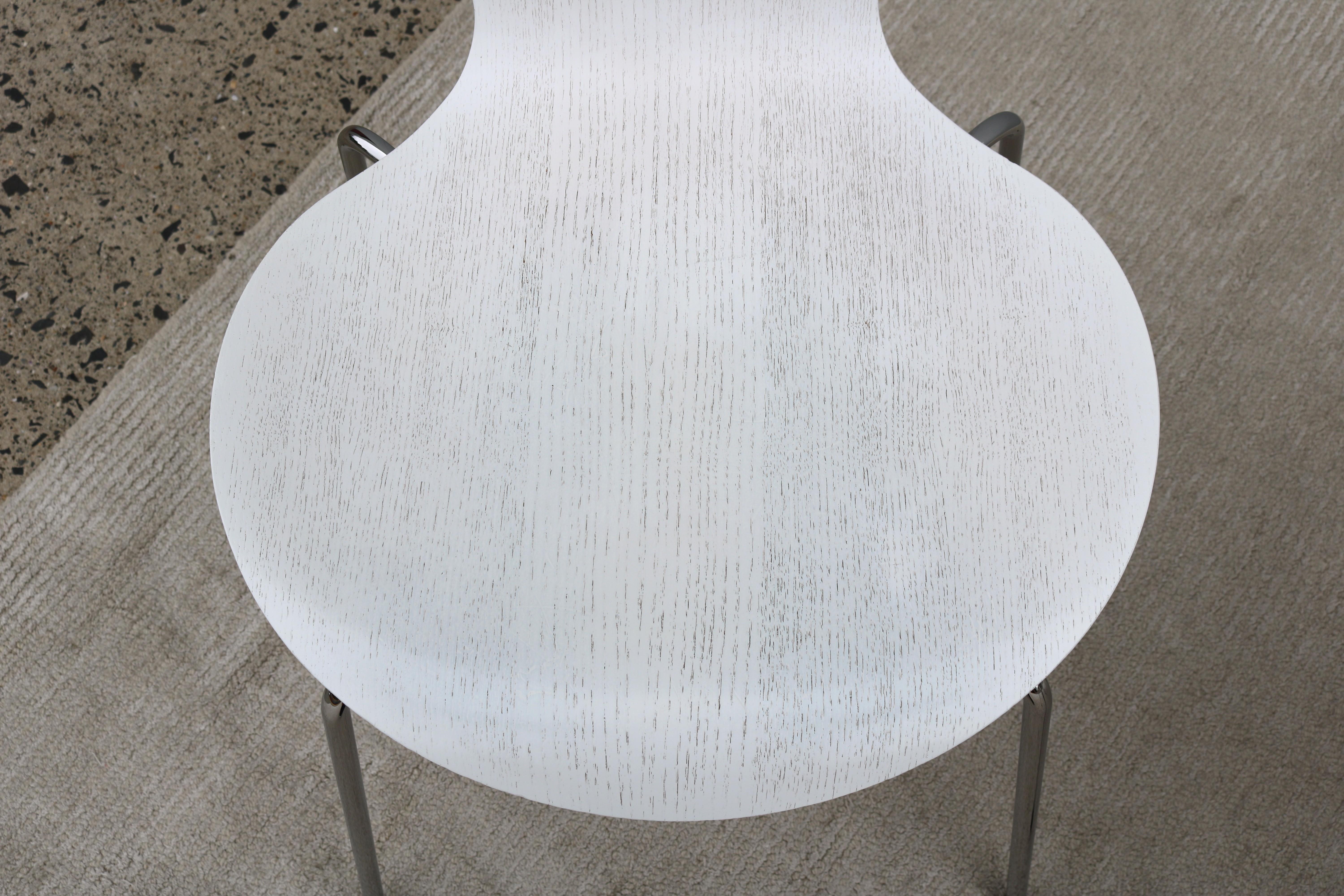 Chaises 7 du milieu du siècle d'origine danoise Arne Jacobsen pour Fritz Hansen, série White, ensemble de 4 chaises en vente 9