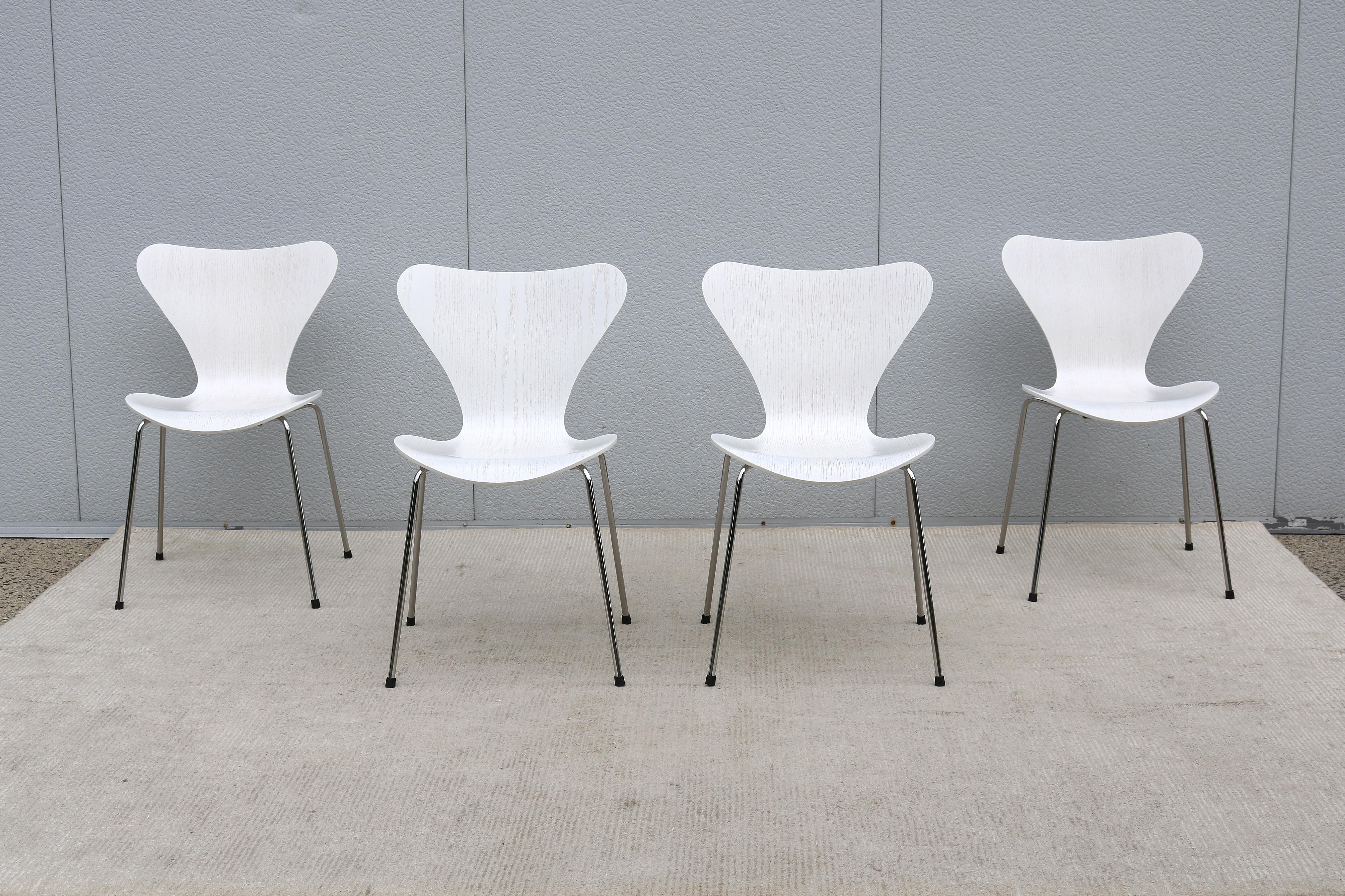 Danois Chaises 7 du milieu du siècle d'origine danoise Arne Jacobsen pour Fritz Hansen, série White, ensemble de 4 chaises en vente