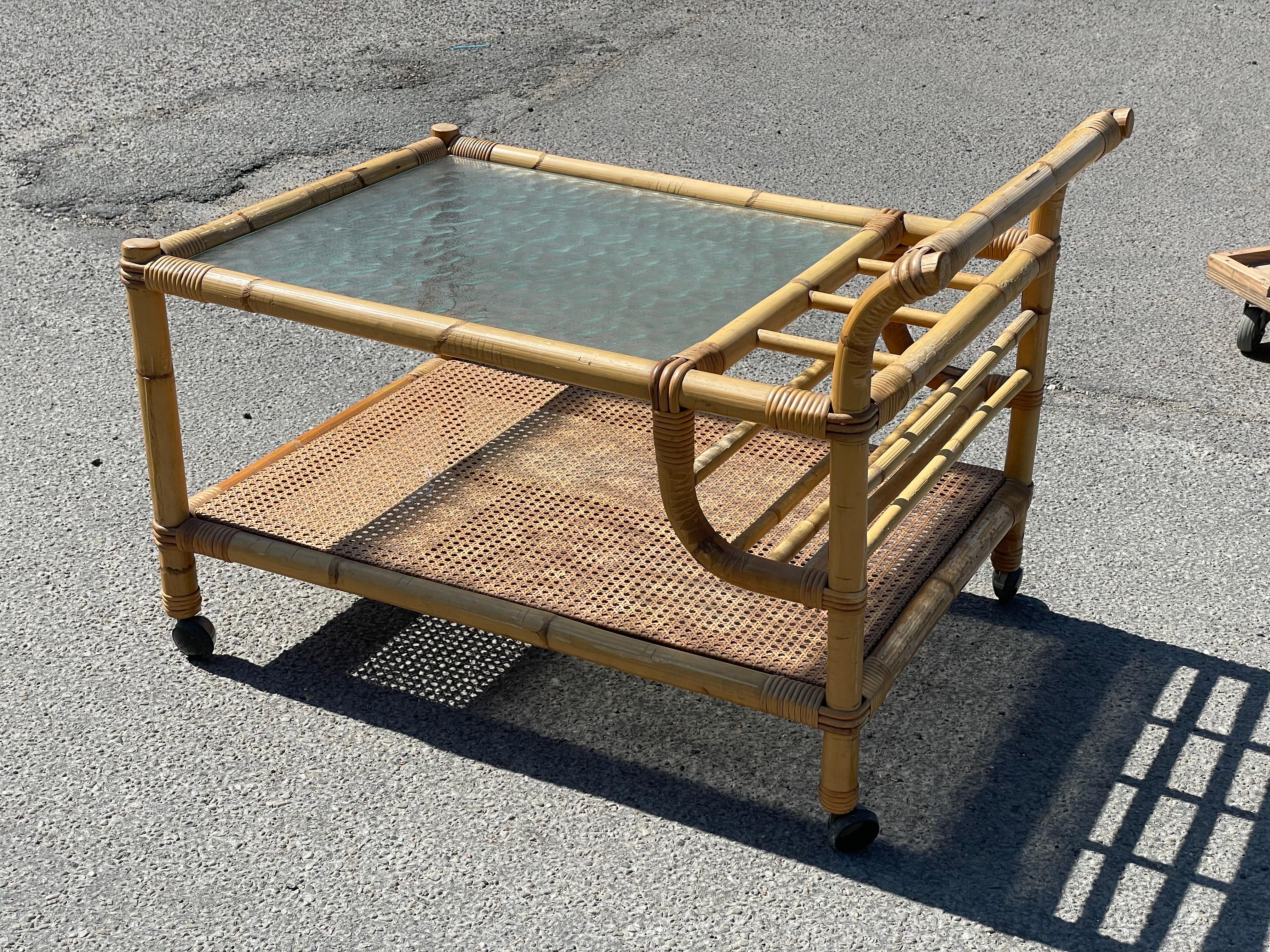 Chariot de bar danois du milieu du siècle en bambou et rotin, années 1960 en vente 2