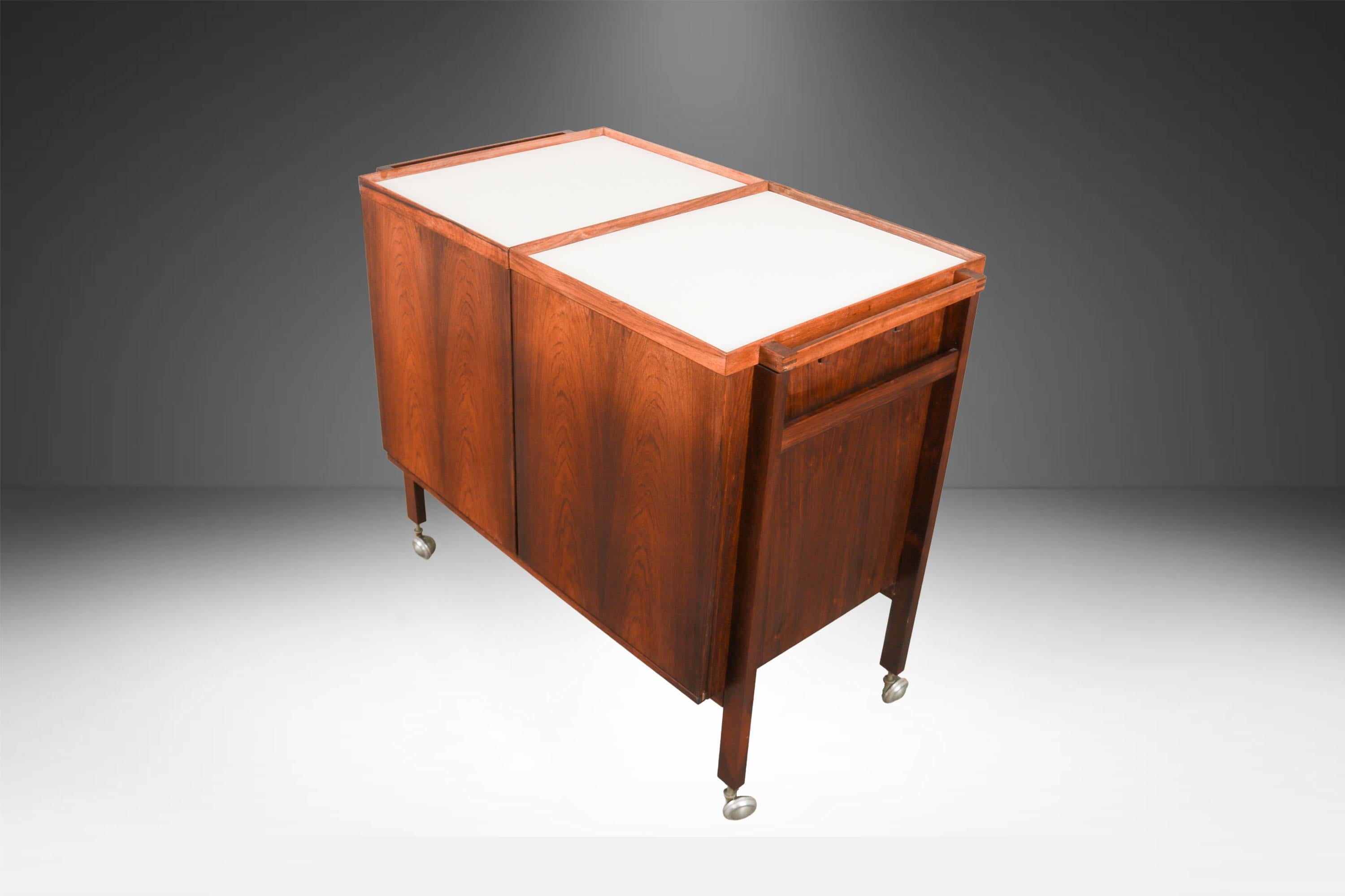 Laminato Carrello da bar danese di metà secolo di Niels Erik & Glasdam Jensen in vendita