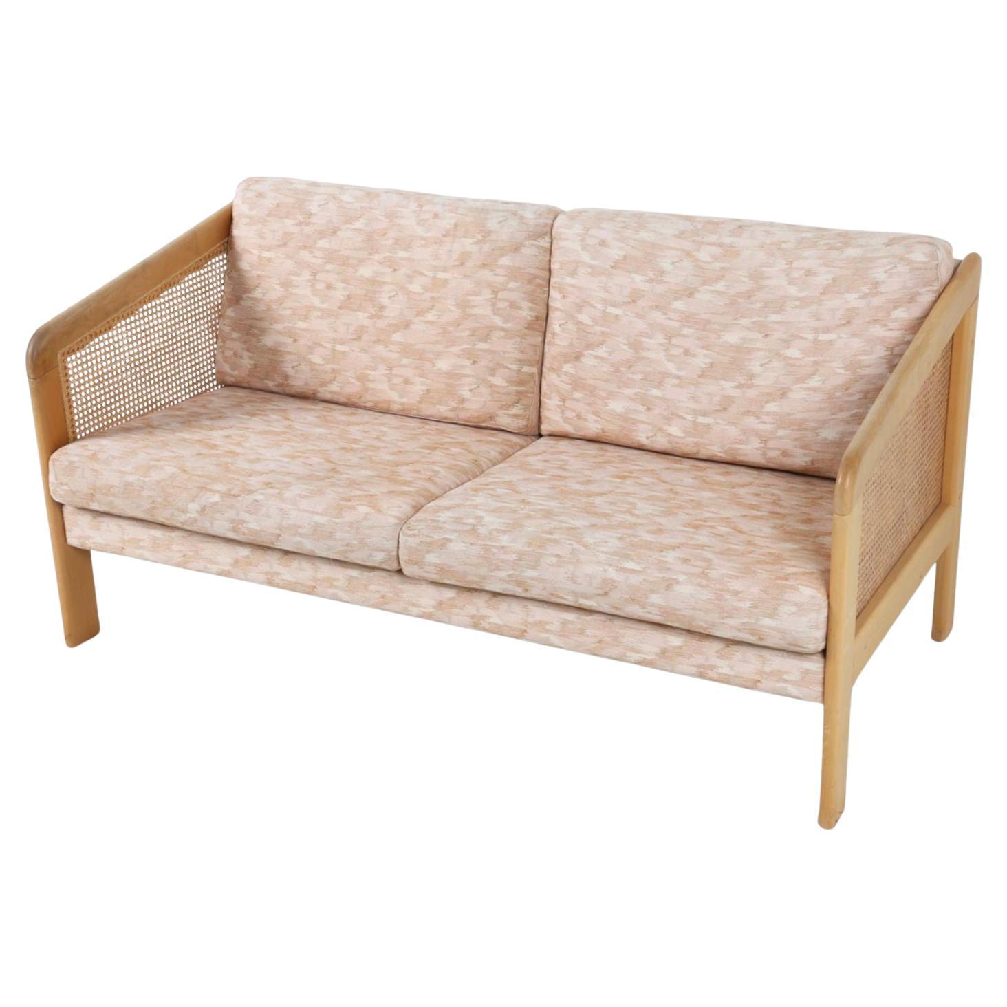 Scandinavo moderno Divano con bracci a castello in Beeche di Nielaus Danimarca, metà secolo, Danimarca in vendita