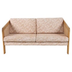 Canapé Loveseat à accoudoirs en hêtre du Danemark du milieu du siècle par Nielaus Denmark