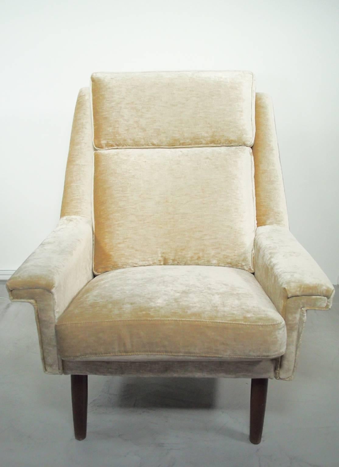 Danish 1950s lounge chair reupholstered in light beige velvet. Round stained wood legs. Very comfortable seat.