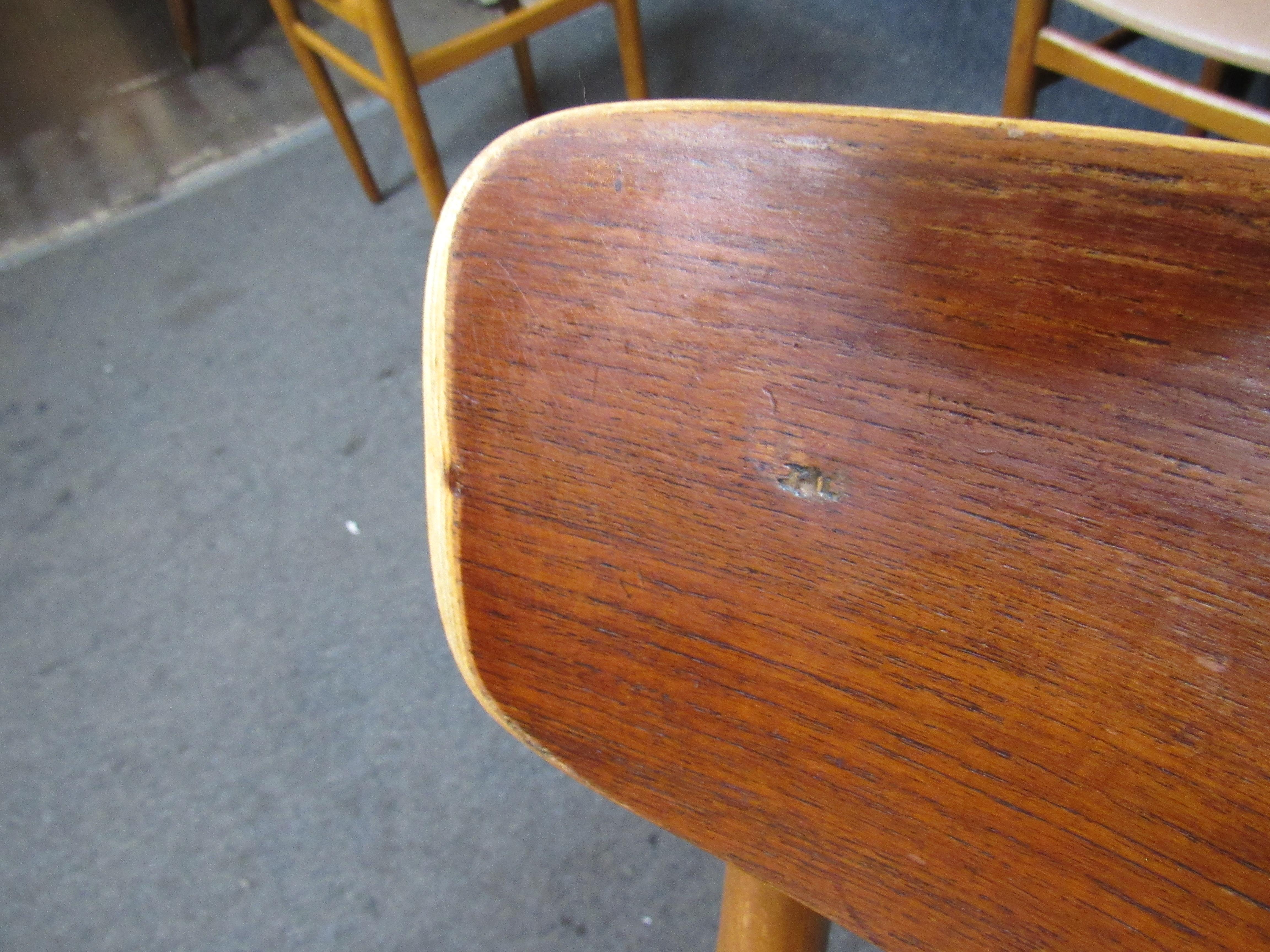 Dänische Esszimmerstühle aus gebogenem Sperrholz aus der Mitte des Jahrhunderts im Angebot 6