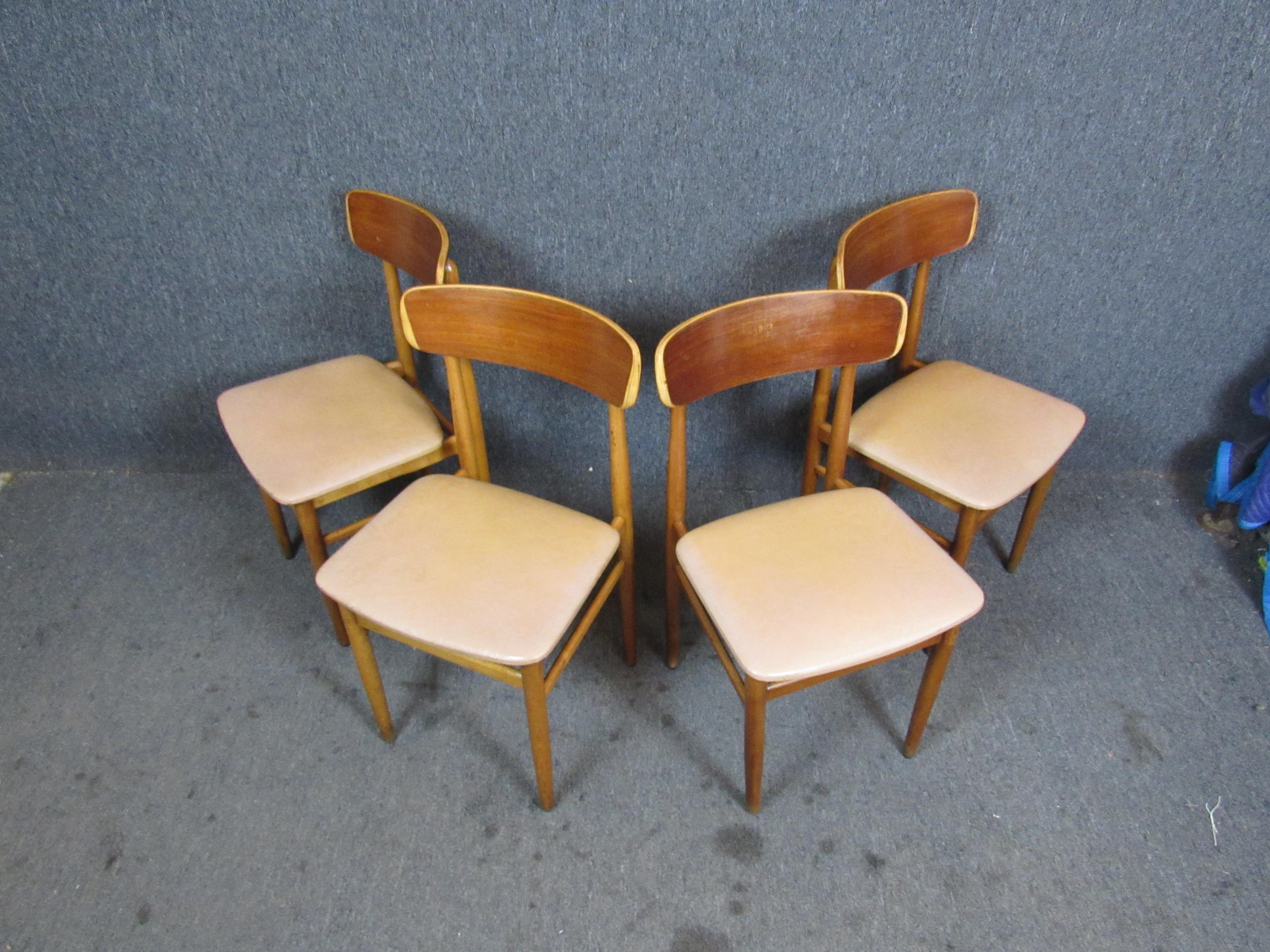 Mid-Century Modern Chaises de salle à manger danoises du milieu du siècle en contreplaqué courbé en vente