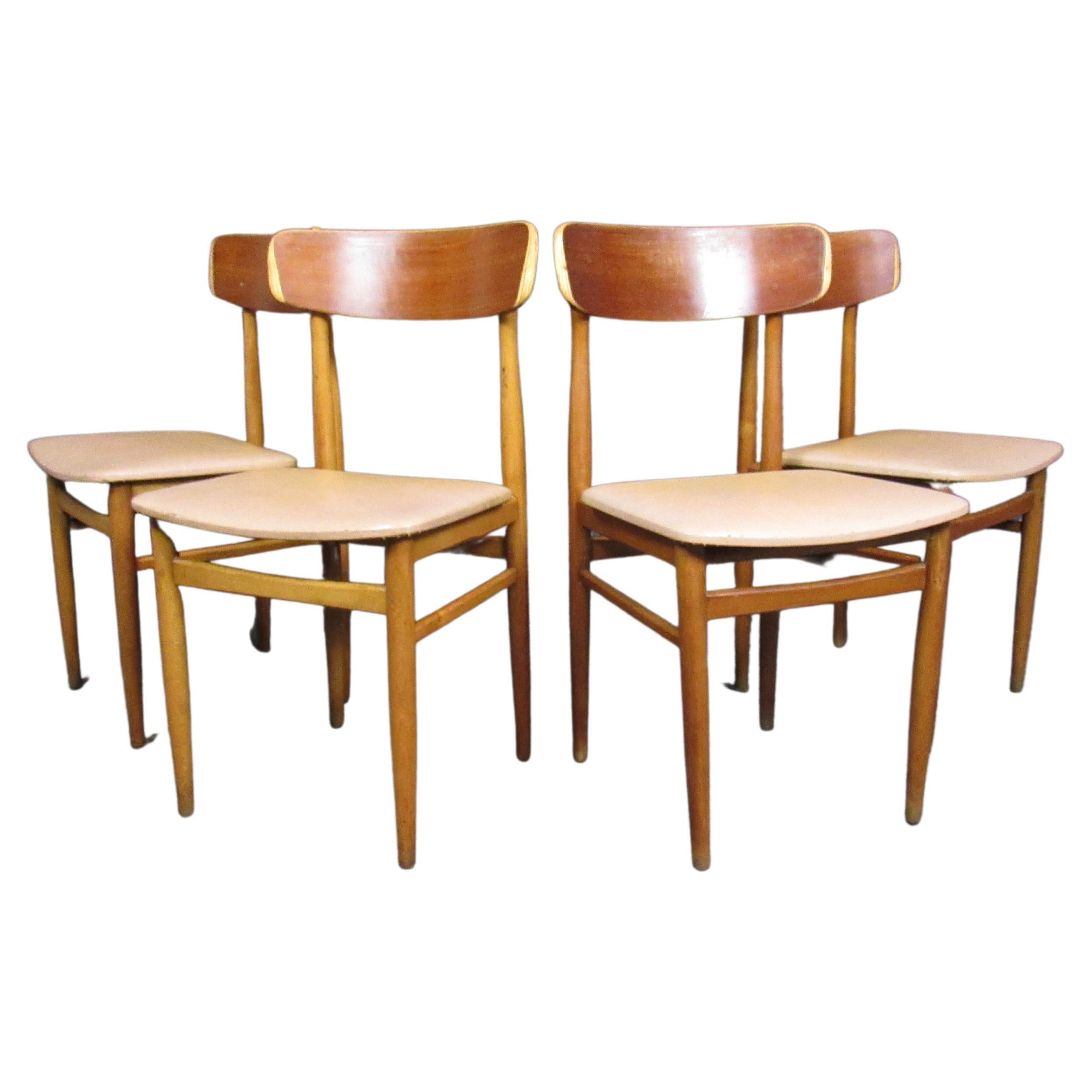 Dänische Esszimmerstühle aus gebogenem Sperrholz aus der Mitte des Jahrhunderts