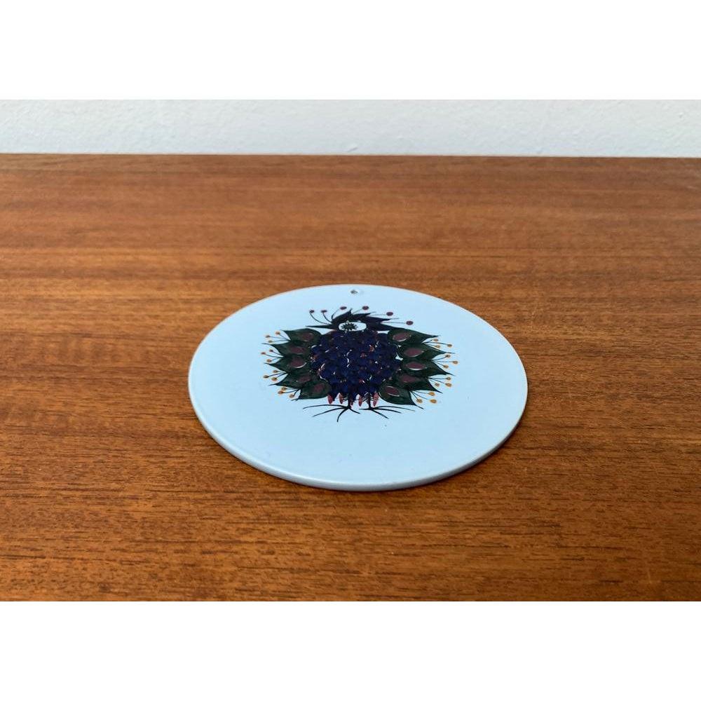 Glass Mid-Century Danish Bird Motif Wall Plate by Beth Breyen for Royal Copenhagen For Sale
