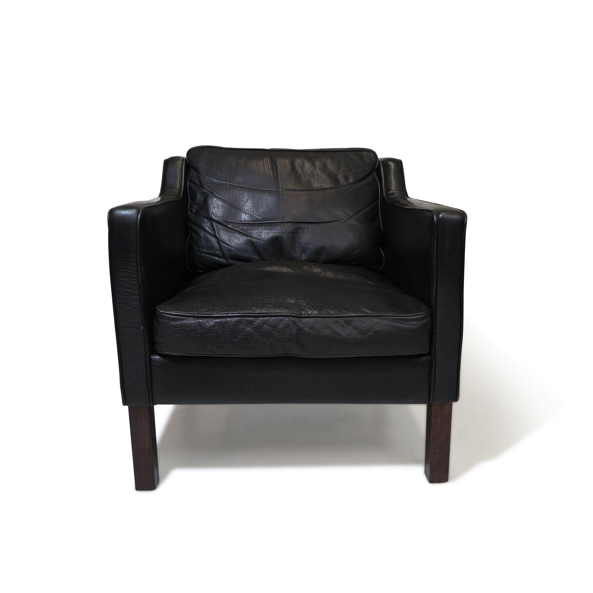 Mid-century Danish Black Leather Lounge Chair in Manner of Borge Mogensen For Sale 5