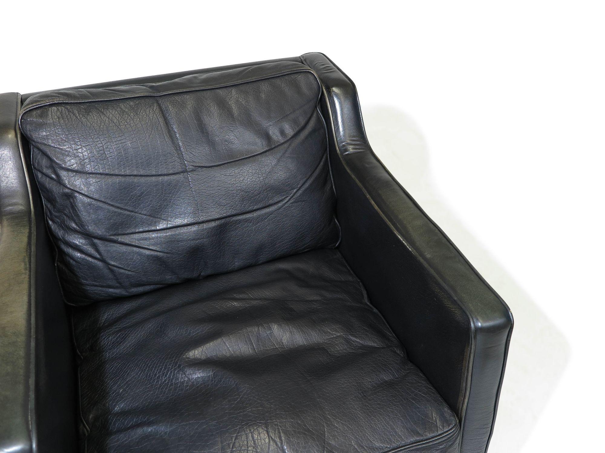 Mid-century Danish Black Leather Lounge Chair in Manner of Borge Mogensen For Sale 2