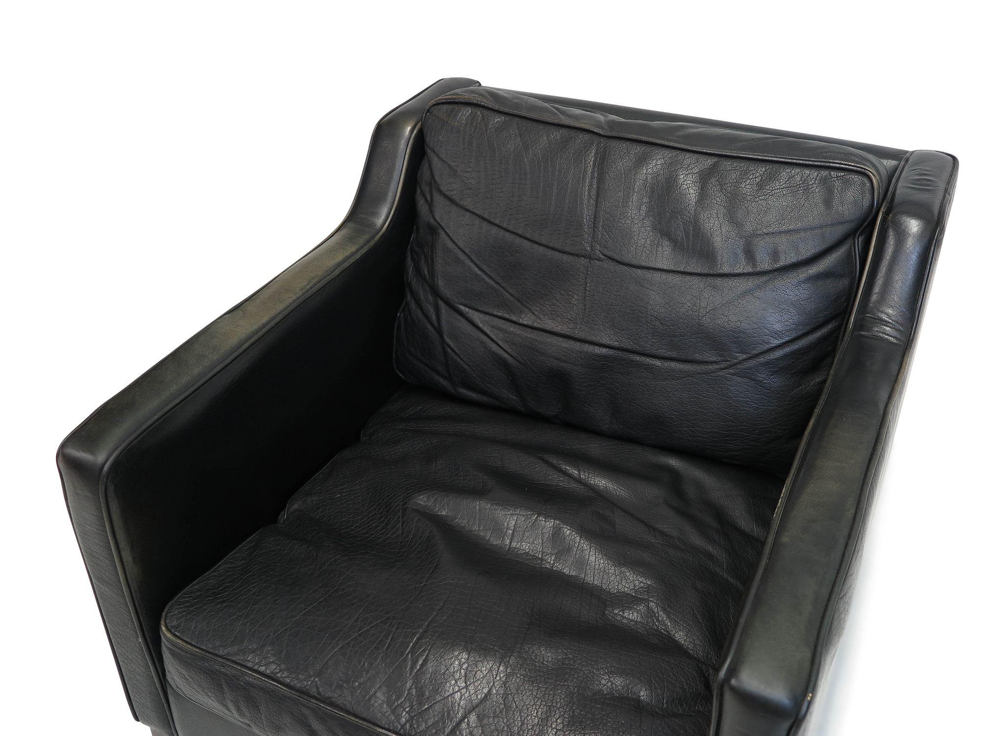 Mid-century Danish Black Leather Lounge Chair in Manner of Borge Mogensen For Sale 3