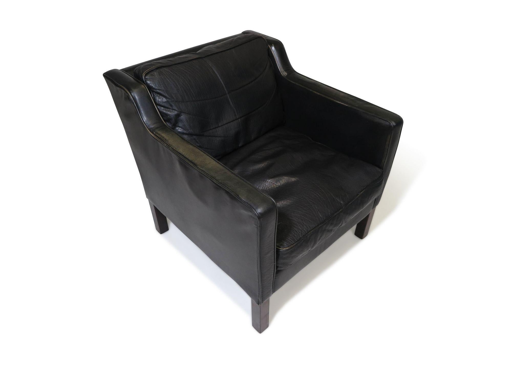 Mid-century Danish Black Leather Lounge Chair in Manner of Borge Mogensen For Sale 4