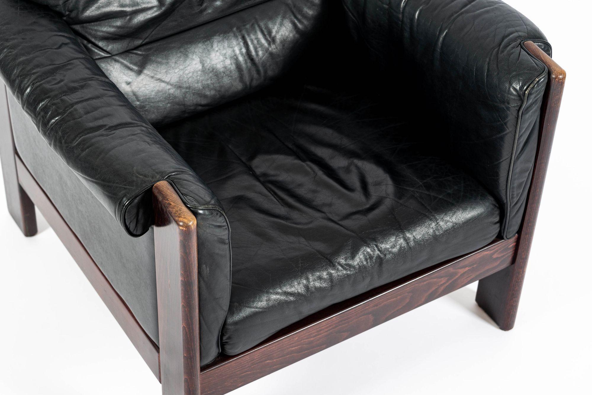 Sedia da salotto danese di metà secolo in pelle nera nello stile di Arne Norells in vendita 3