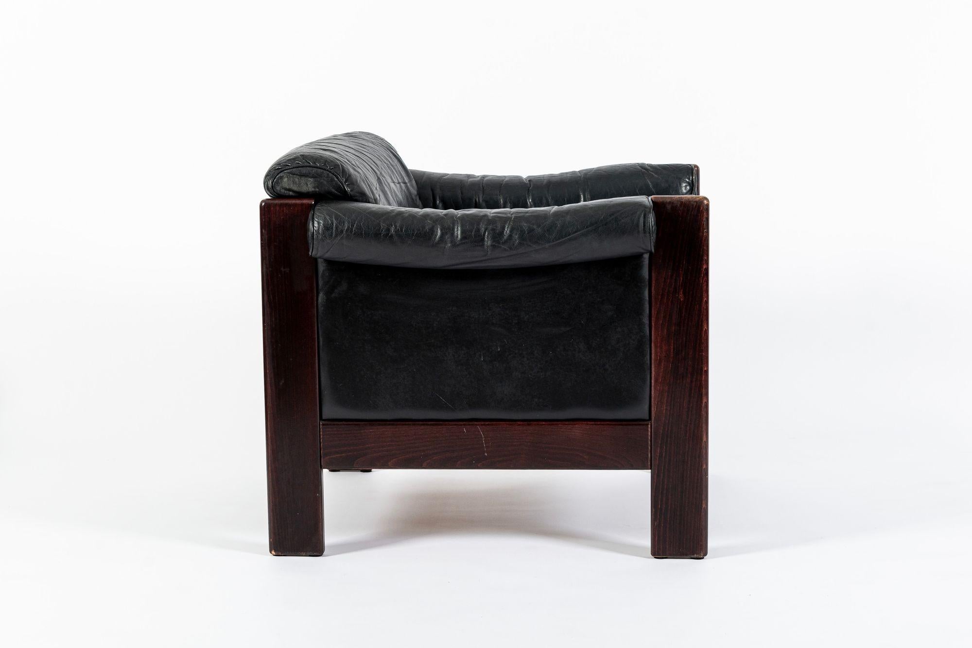 Sedia da salotto danese di metà secolo in pelle nera nello stile di Arne Norells In condizioni buone in vendita a Detroit, MI