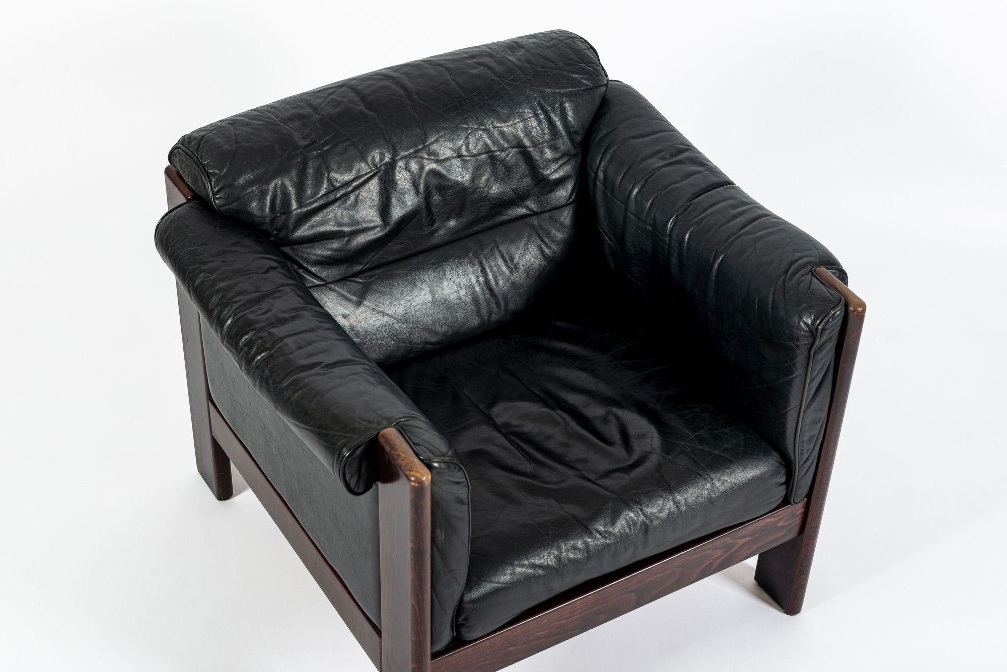 Sedia da salotto danese di metà secolo in pelle nera nello stile di Arne Norells in vendita 1