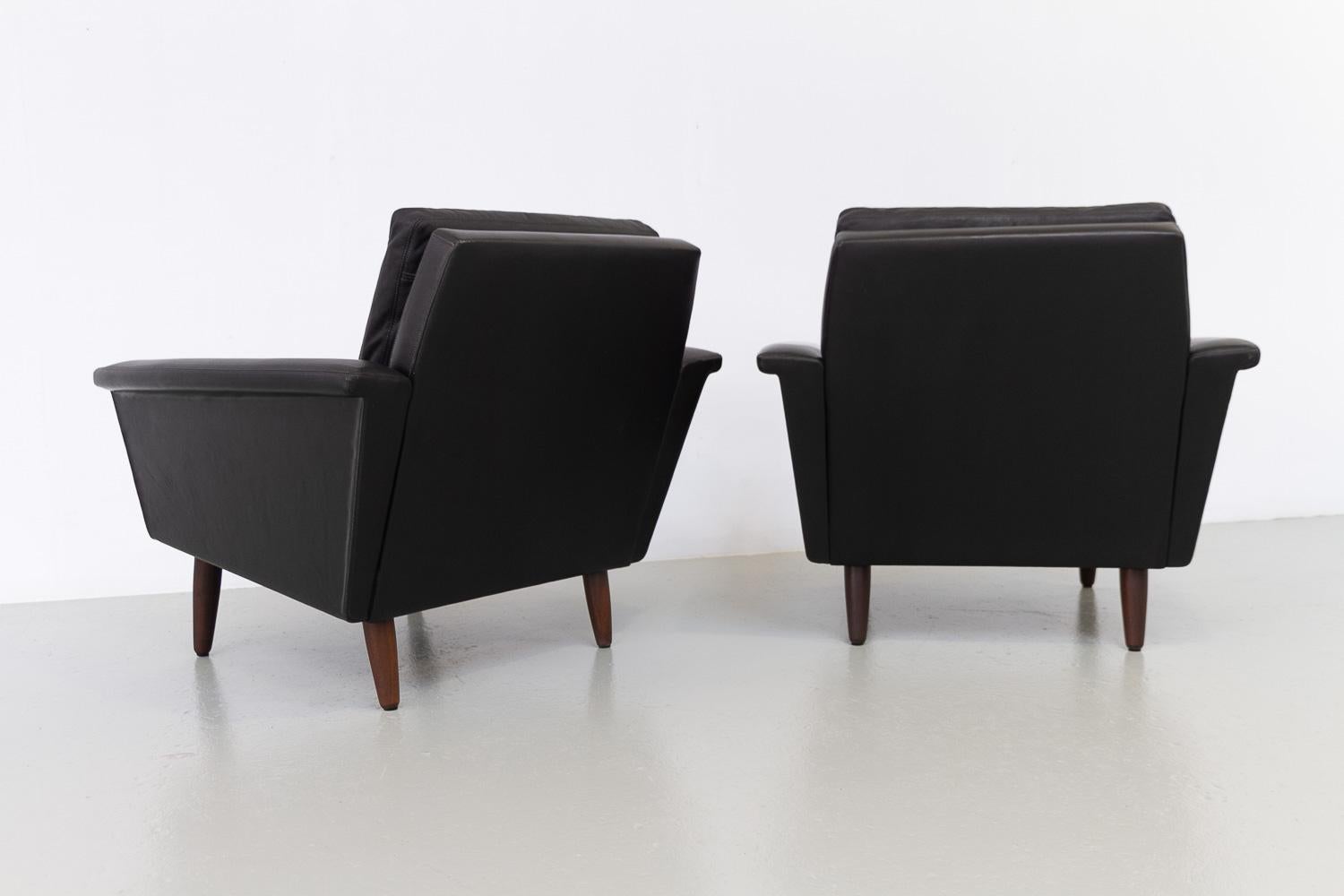 Mid-Century Danish Black Leather Lounge Chairs by Thams, 1960s. Set of 2. For Sale 7