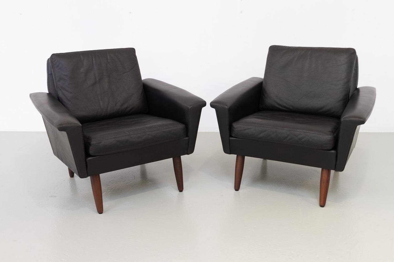 Mid-Century Danish Black Leather Lounge Chairs by Thams, 1960s. Set of 2. For Sale 8