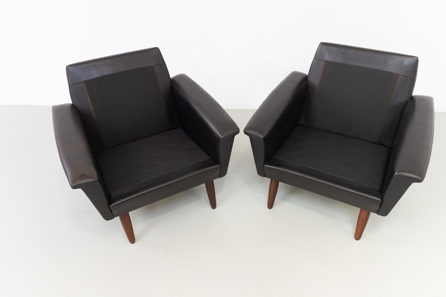 Mid-Century Danish Black Leather Lounge Chairs by Thams, 1960s. Set of 2. For Sale 10