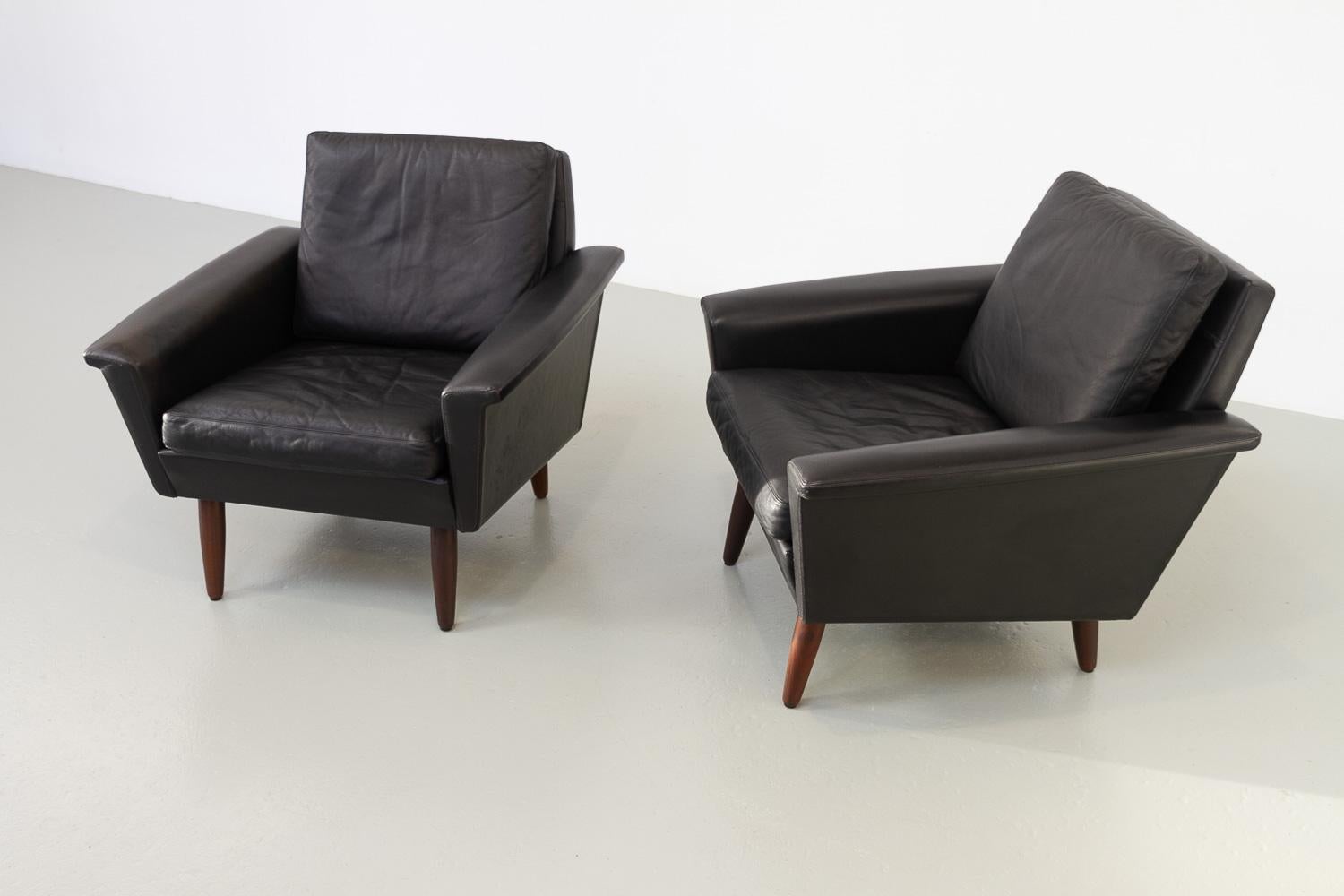 Mid-Century Danish Black Leather Lounge Chairs by Thams, 1960s. Set of 2.

Pair of very elegant and stylish easy chairs in soft black leather with round tapering legs in teak. 
Very comfortable with soft patinated leather cushions with polyester