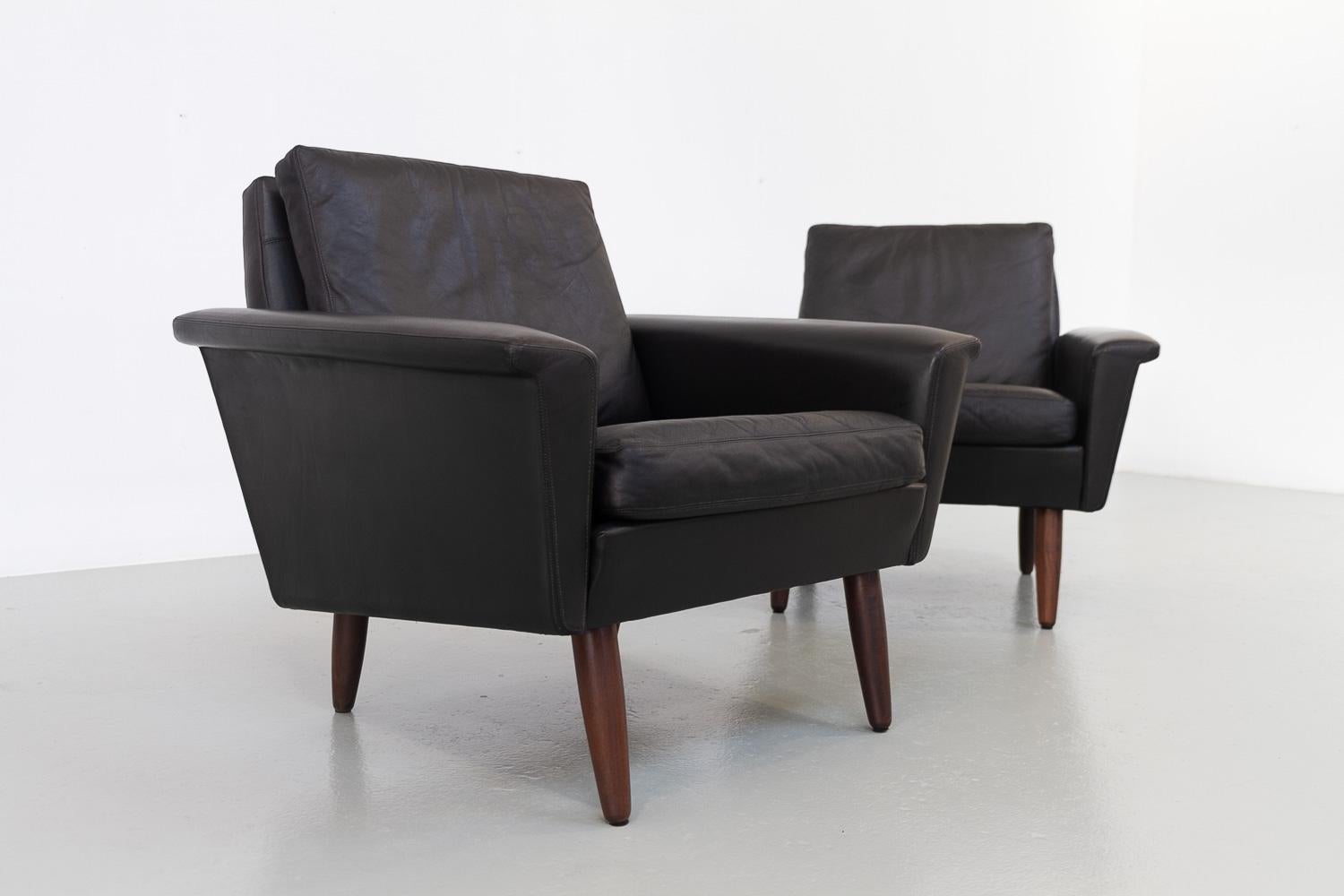 Mid-Century Danish Black Leather Lounge Chairs by Thams, 1960s. Set of 2. In Good Condition For Sale In Asaa, DK