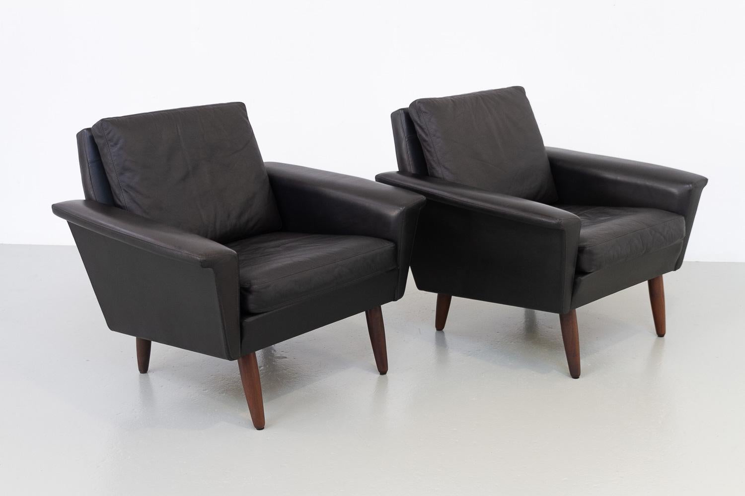 Mid-Century Danish Black Leather Lounge Chairs by Thams, 1960s. Set of 2. For Sale 2