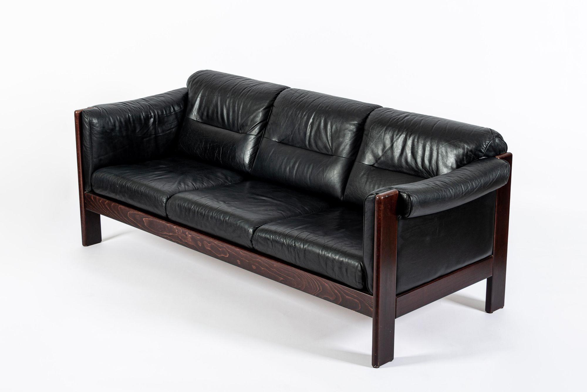 Mid Century Danish Black Leather Sofa in Style of Arne Norell Danés en venta