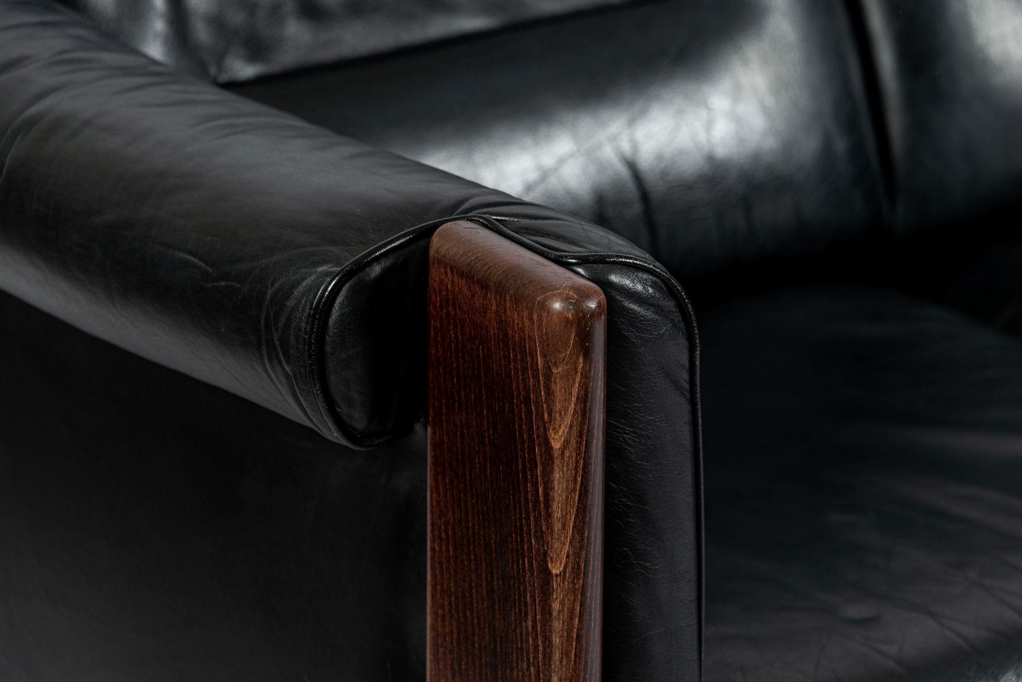 Mid Century Danish Black Leather Sofa in Style of Arne Norell en venta 6