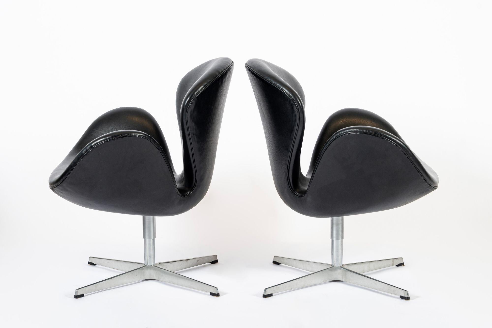 Mid Century Danish Black Leather Swan Chairs by Arne Jacobsen for Fritz Hansen For Sale 6