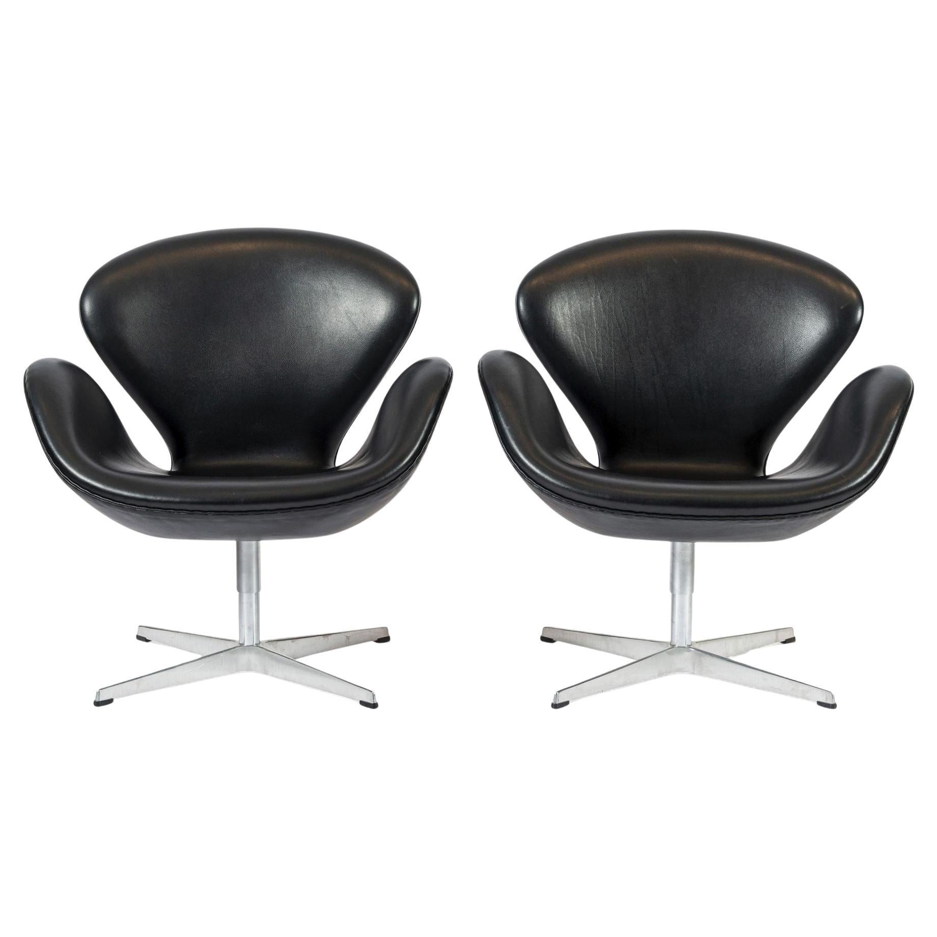 Mid Century Danish Black Leather Swan Chairs by Arne Jacobsen for Fritz Hansen For Sale