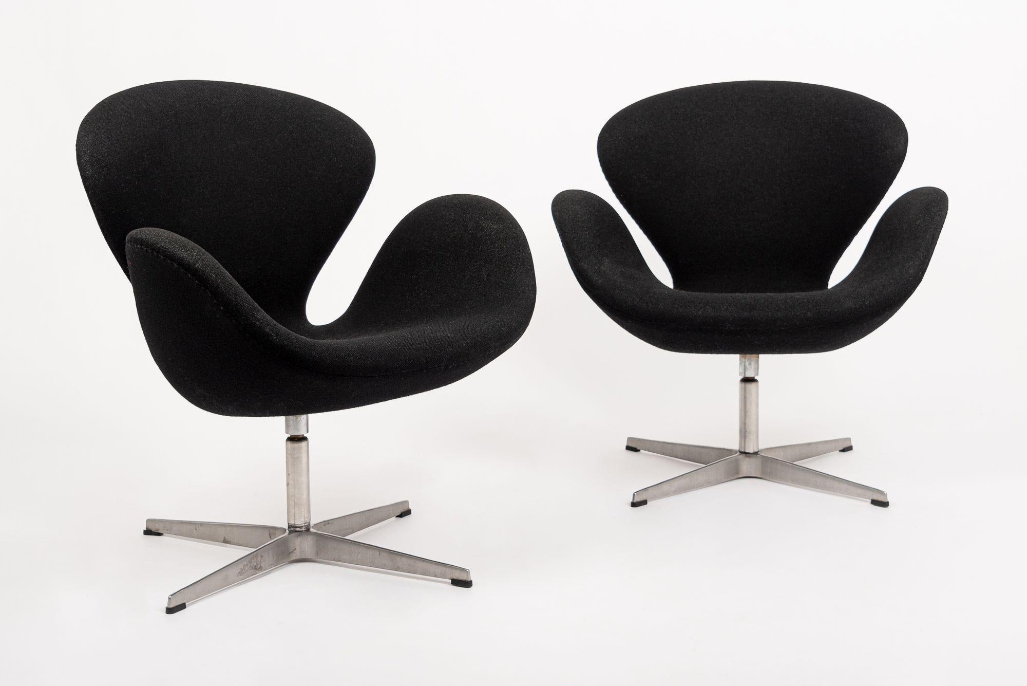 Mid Century Danish Black Swan Chairs by Arne Jacobsen for Fritz Hansen For Sale 6