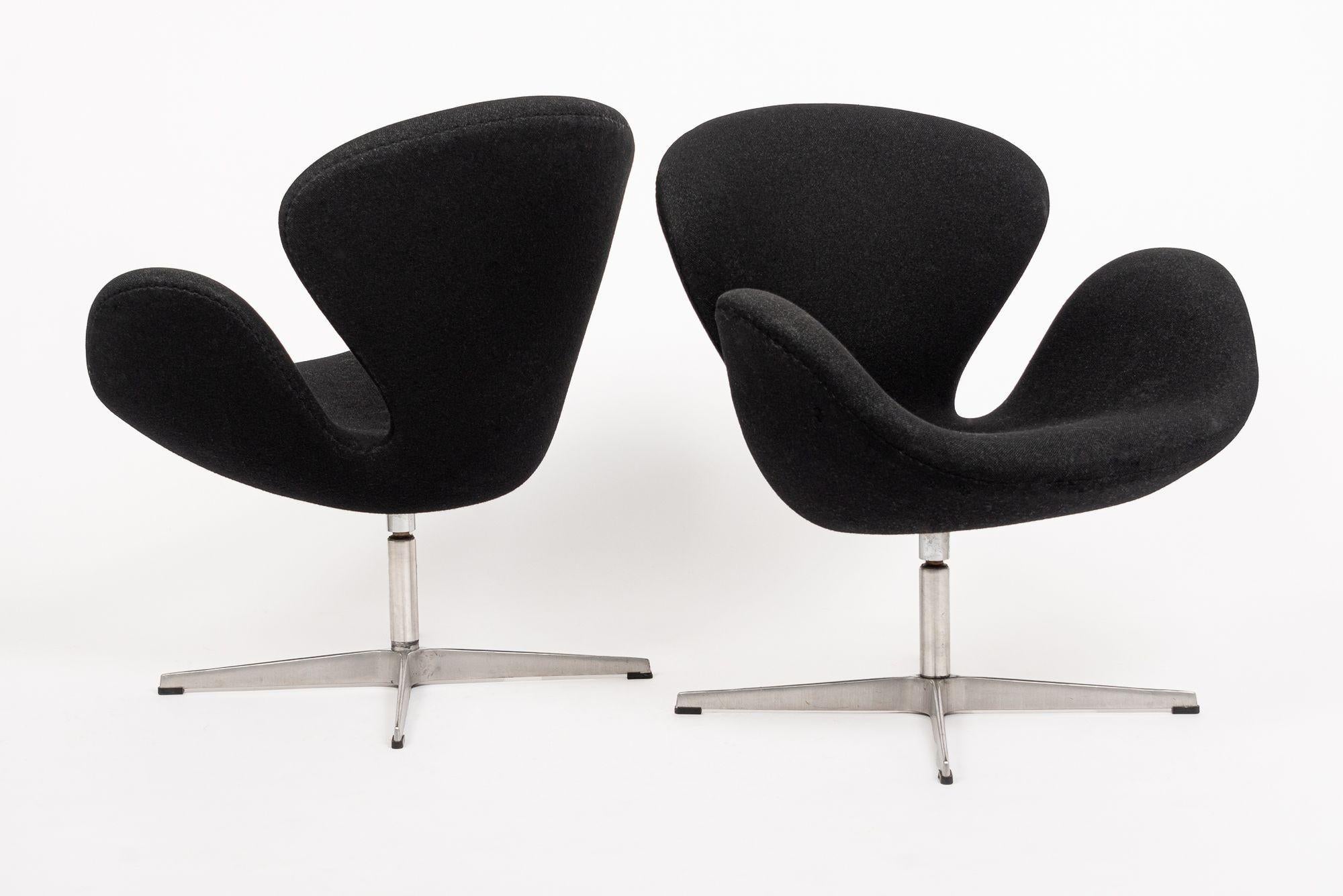 Mid Century Danish Black Swan Chairs by Arne Jacobsen for Fritz Hansen For Sale 7