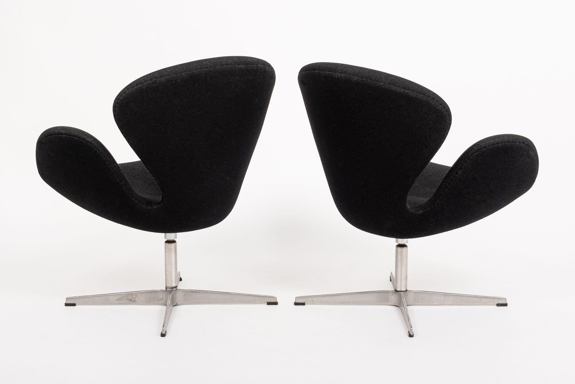 Contemporary Mid Century Danish Black Swan Chairs by Arne Jacobsen for Fritz Hansen For Sale