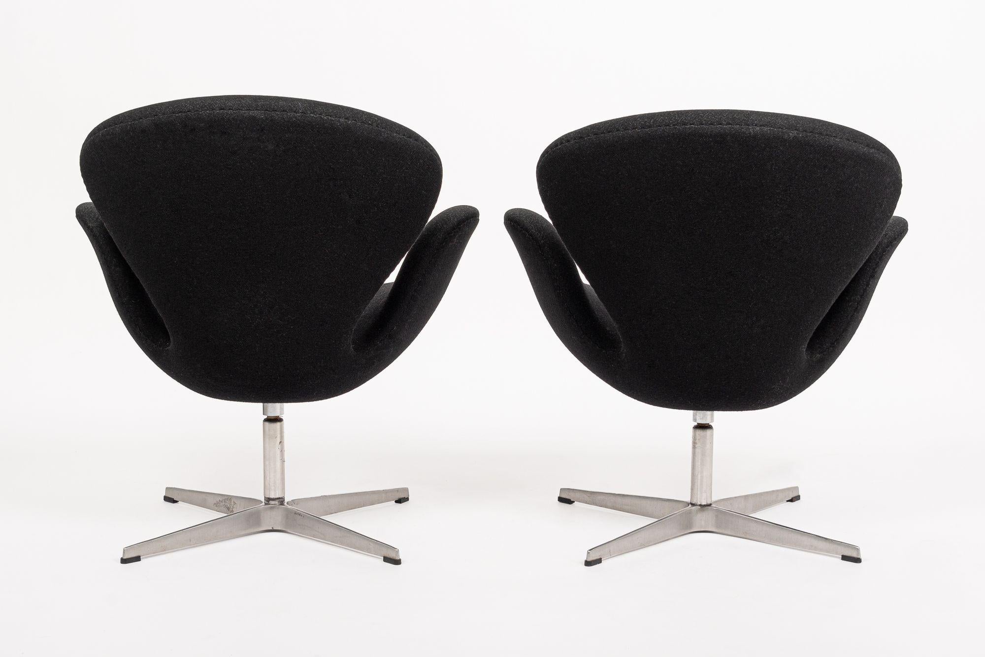Aluminum Mid Century Danish Black Swan Chairs by Arne Jacobsen for Fritz Hansen For Sale