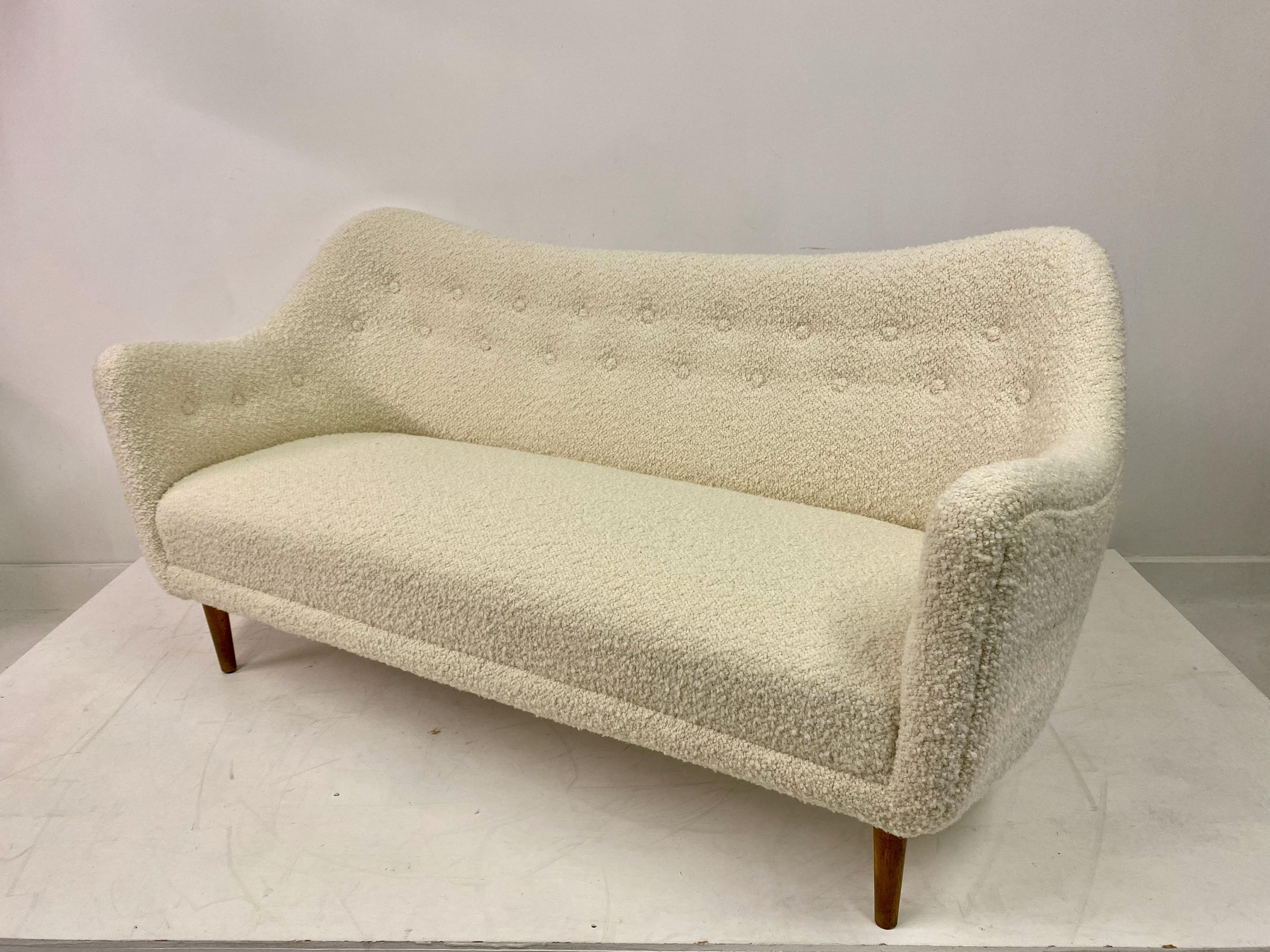 Mid Century Danish BO64 Sofa by Finn Juhl in Boucle For Sale 6