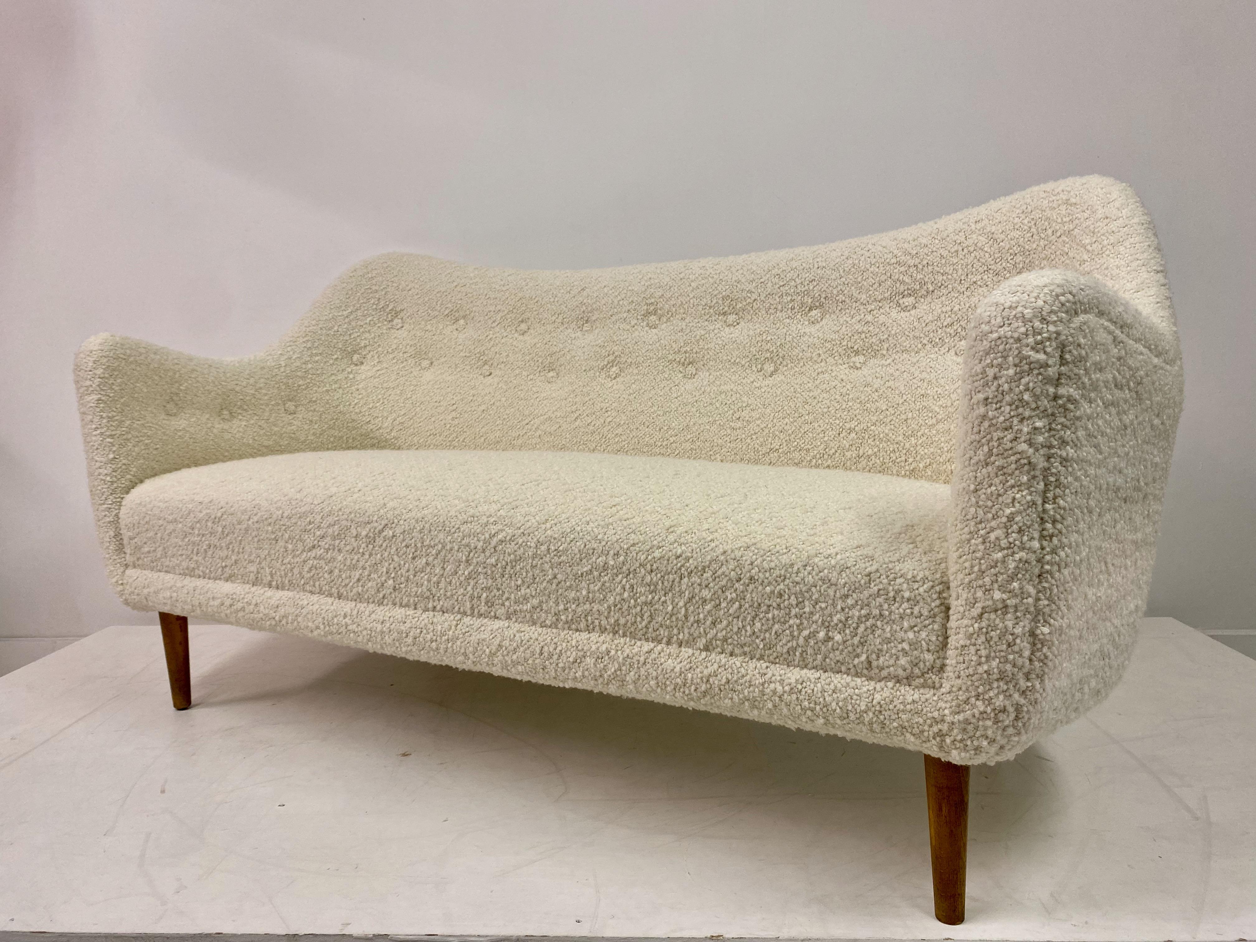 Mid Century Danish BO64 Sofa by Finn Juhl in Boucle For Sale 7