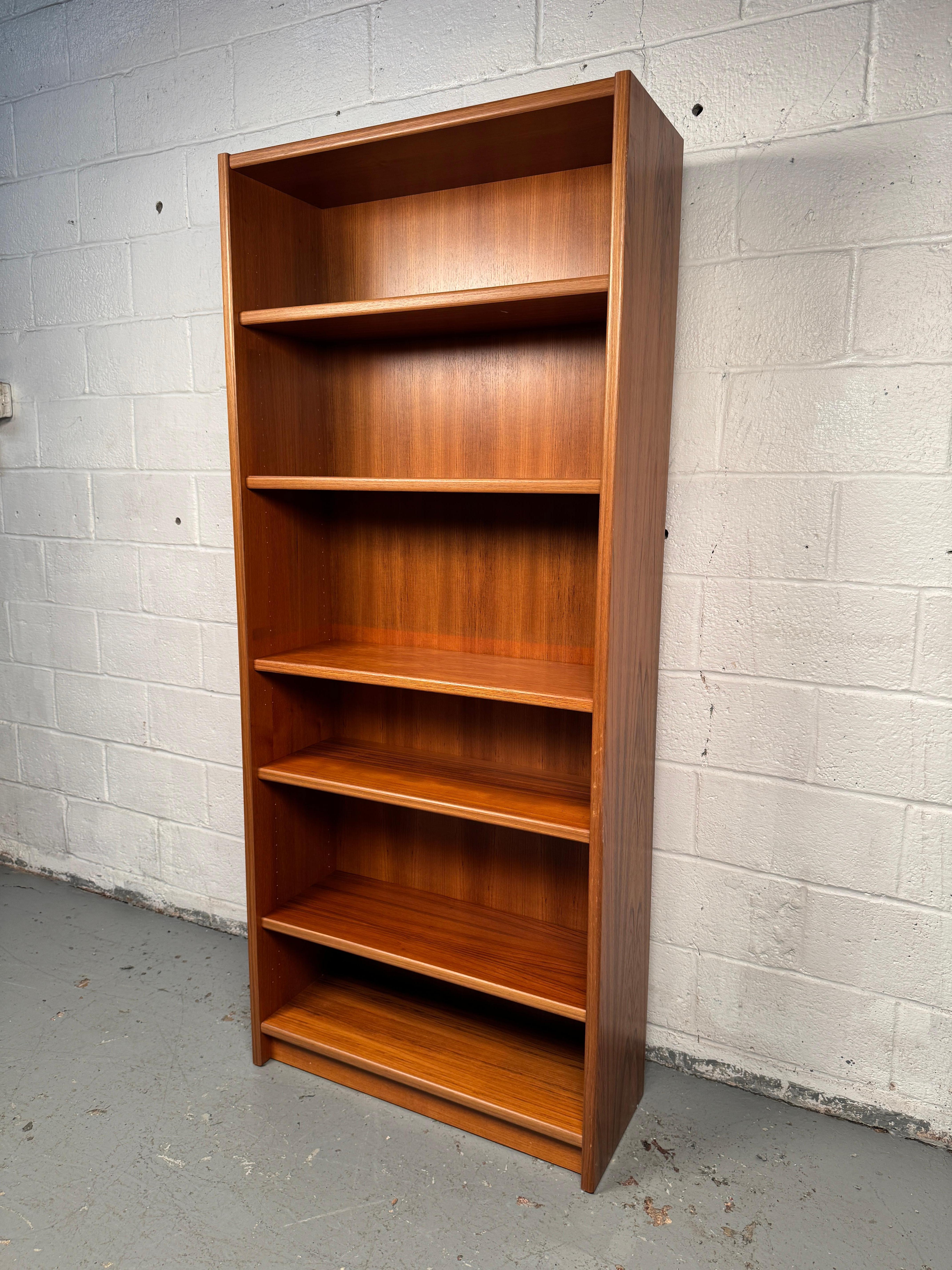 Mid-Century Modern Bibliothèque danoise du milieu du siècle en vente