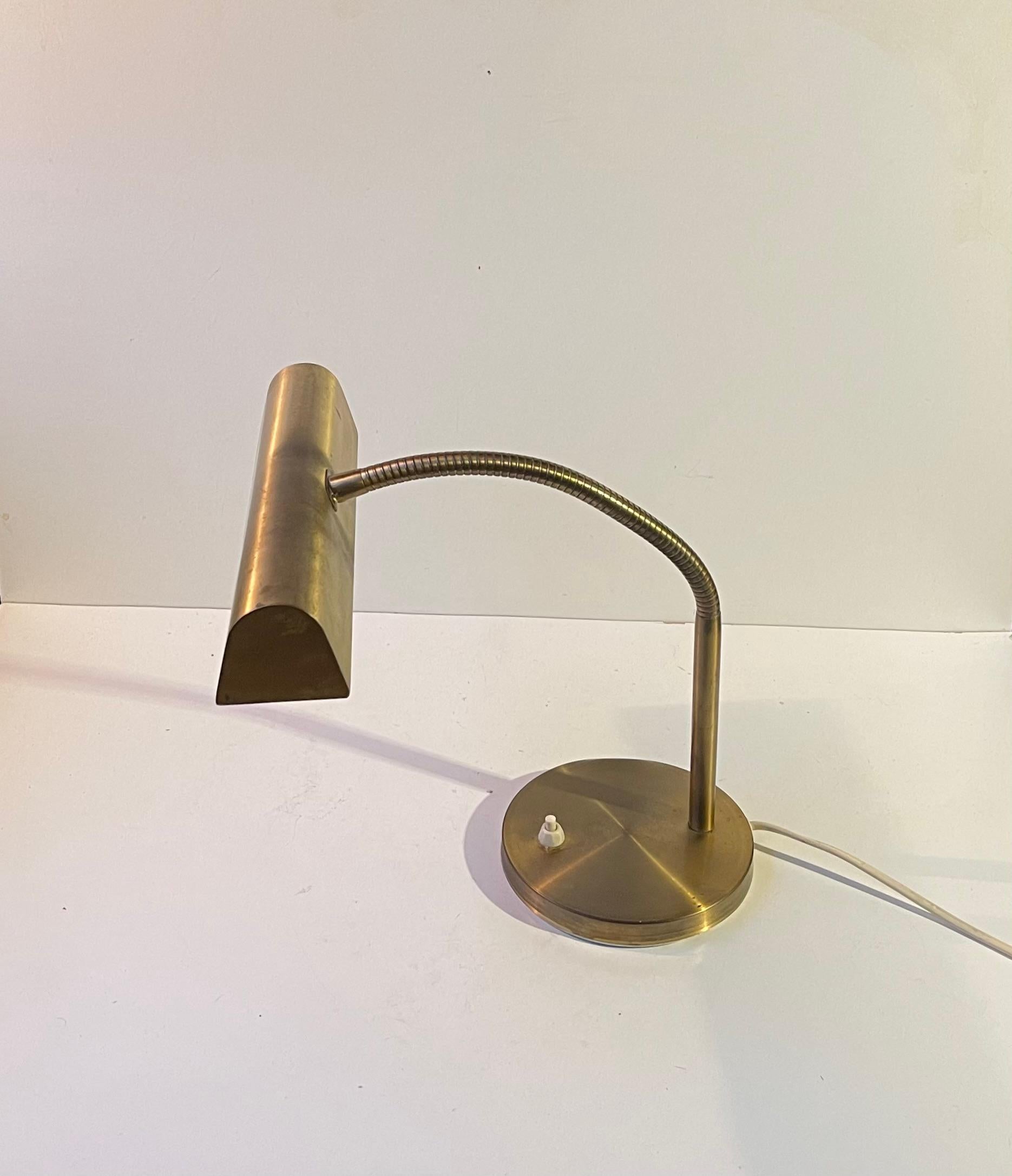 Mid-Century Danish Brass Bankers Desk Lamp by E. S. Horn, 1950s In Fair Condition For Sale In Esbjerg, DK