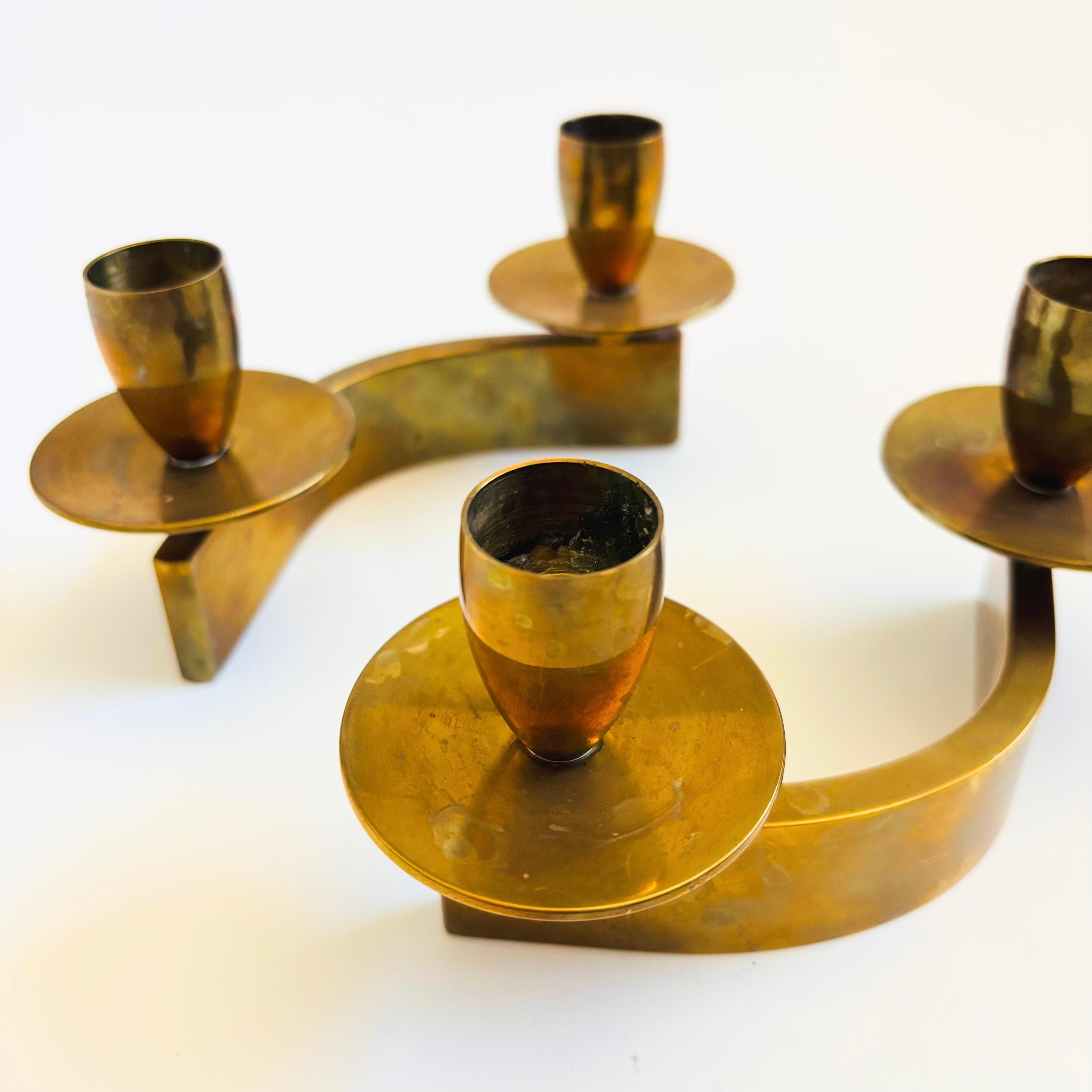 Dänische Messing-Kerzenständer aus der Mitte des Jahrhunderts - 2er-Set im Angebot 1