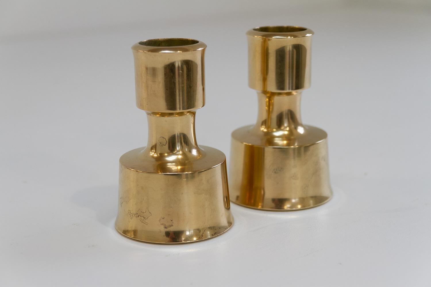 Scandinavo moderno Portacandele in ottone danese di metà secolo di Jens Quistgaard,  1960s. Set di 2. in vendita